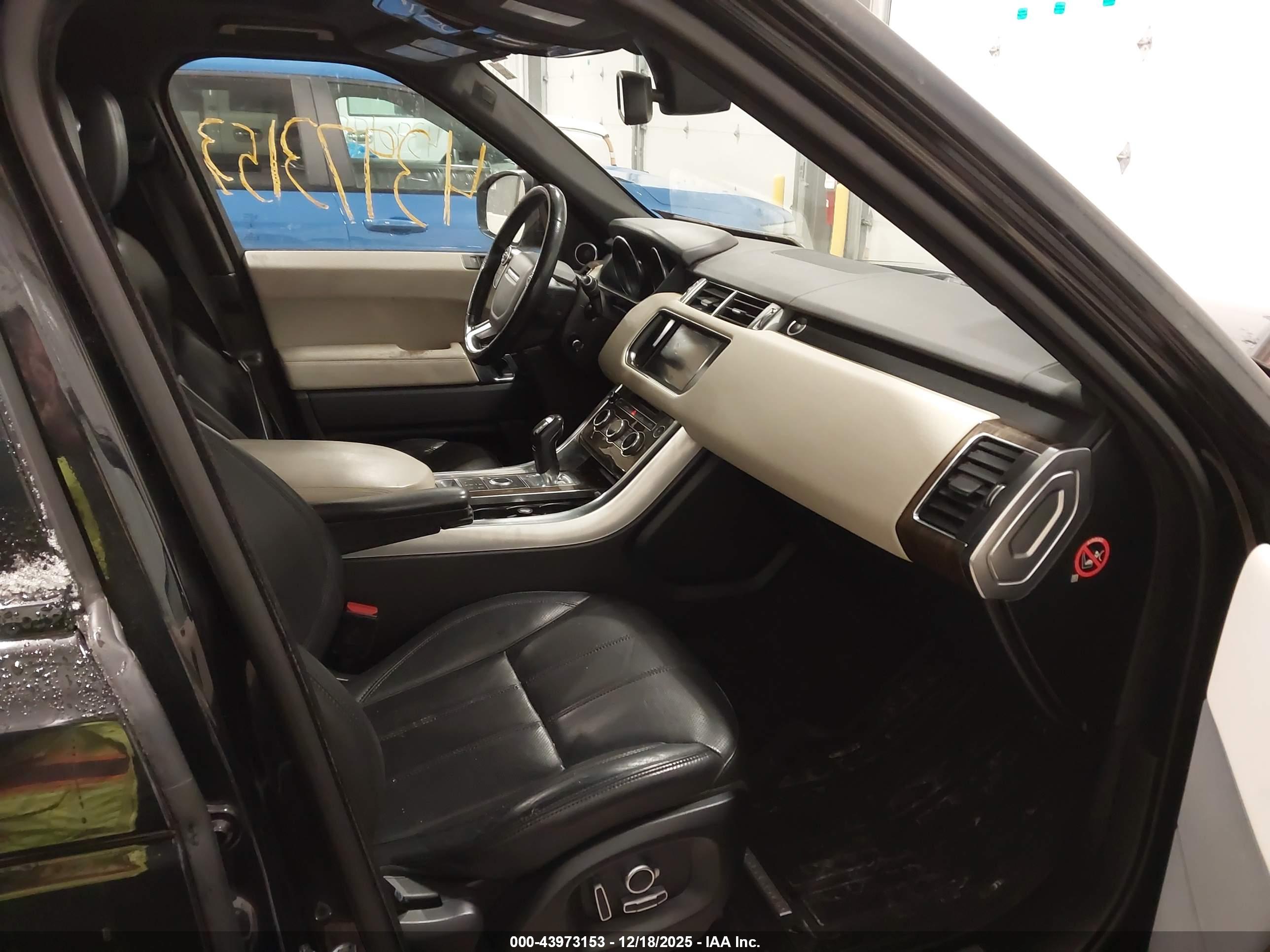 LAND ROVER image 5