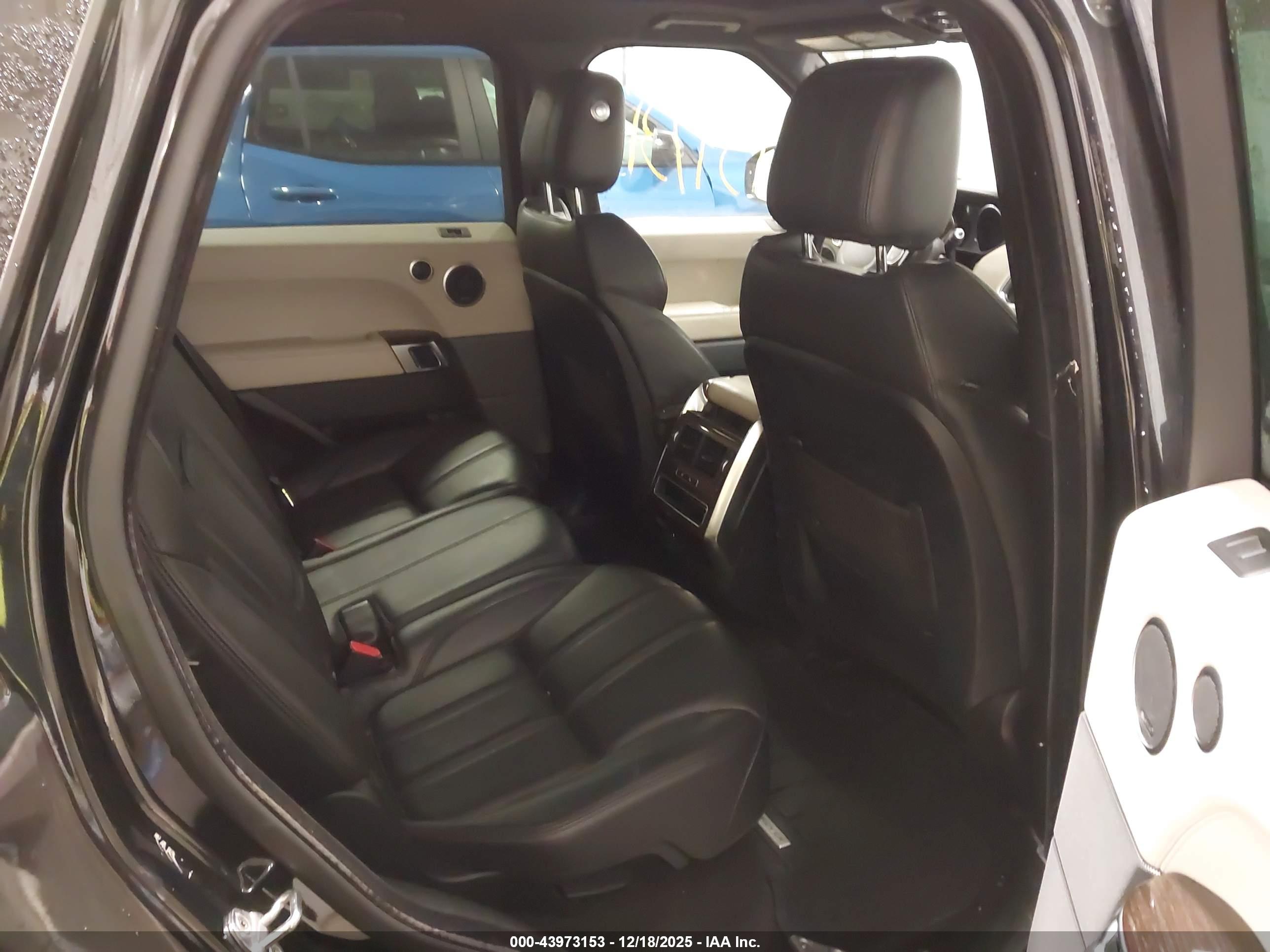 LAND ROVER image 8