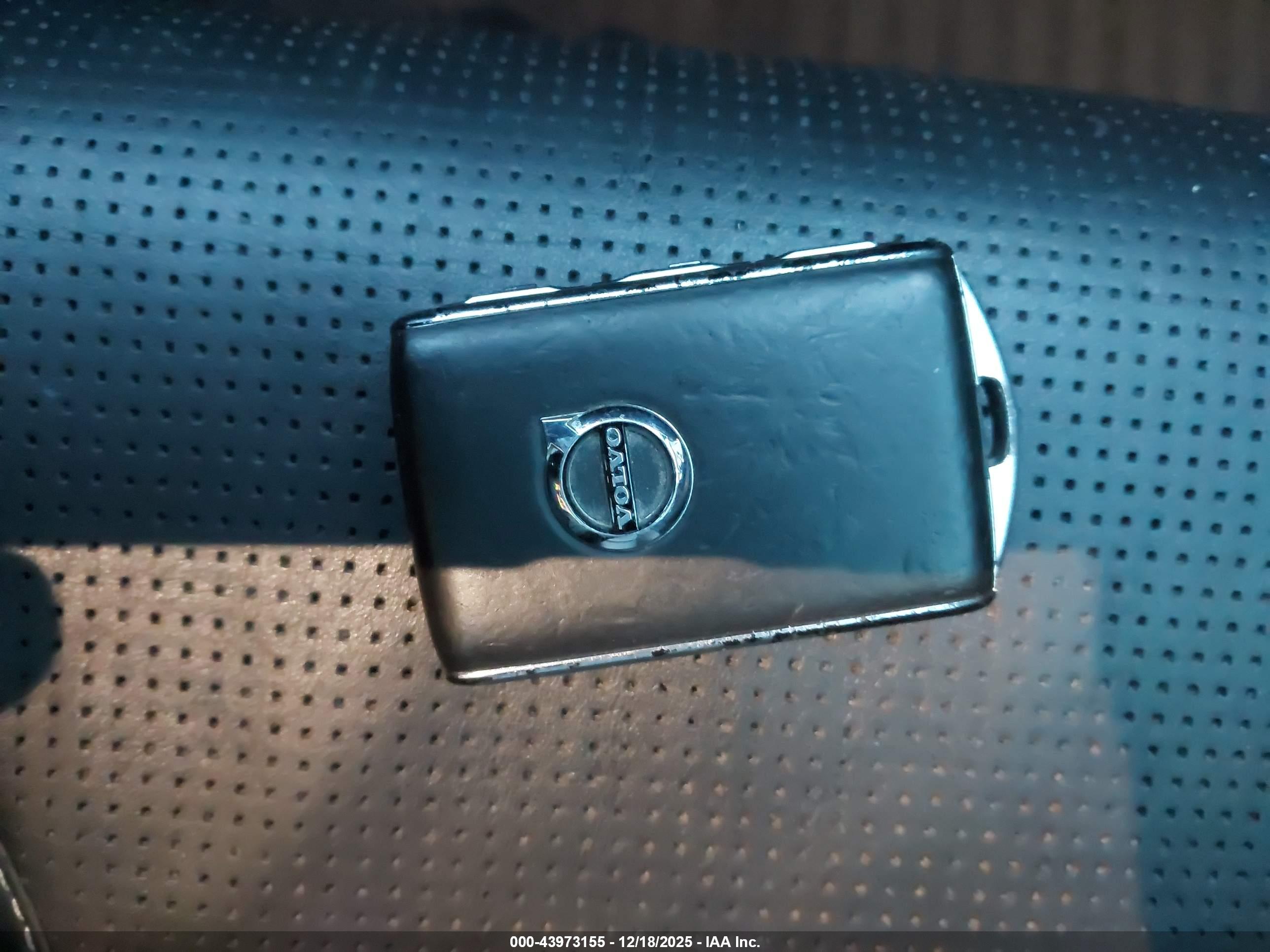 VOLVO S90 image 11