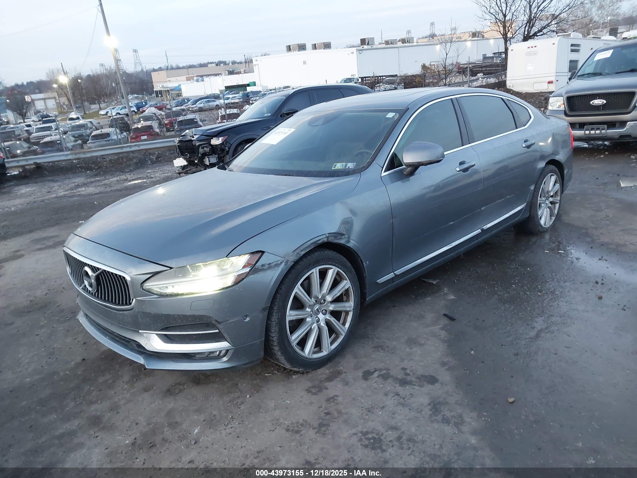 VOLVO S90 image 2