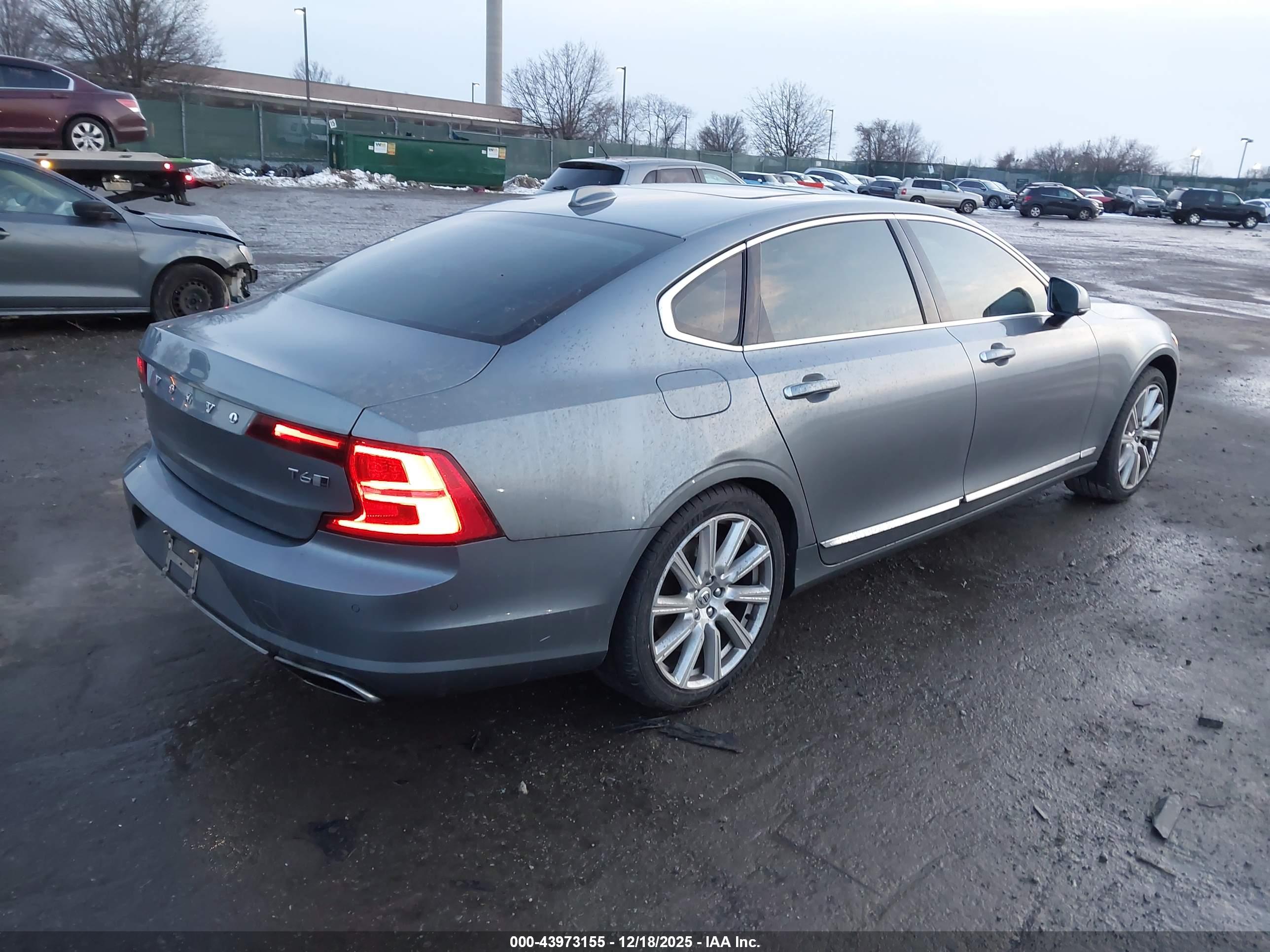 VOLVO S90 image 4