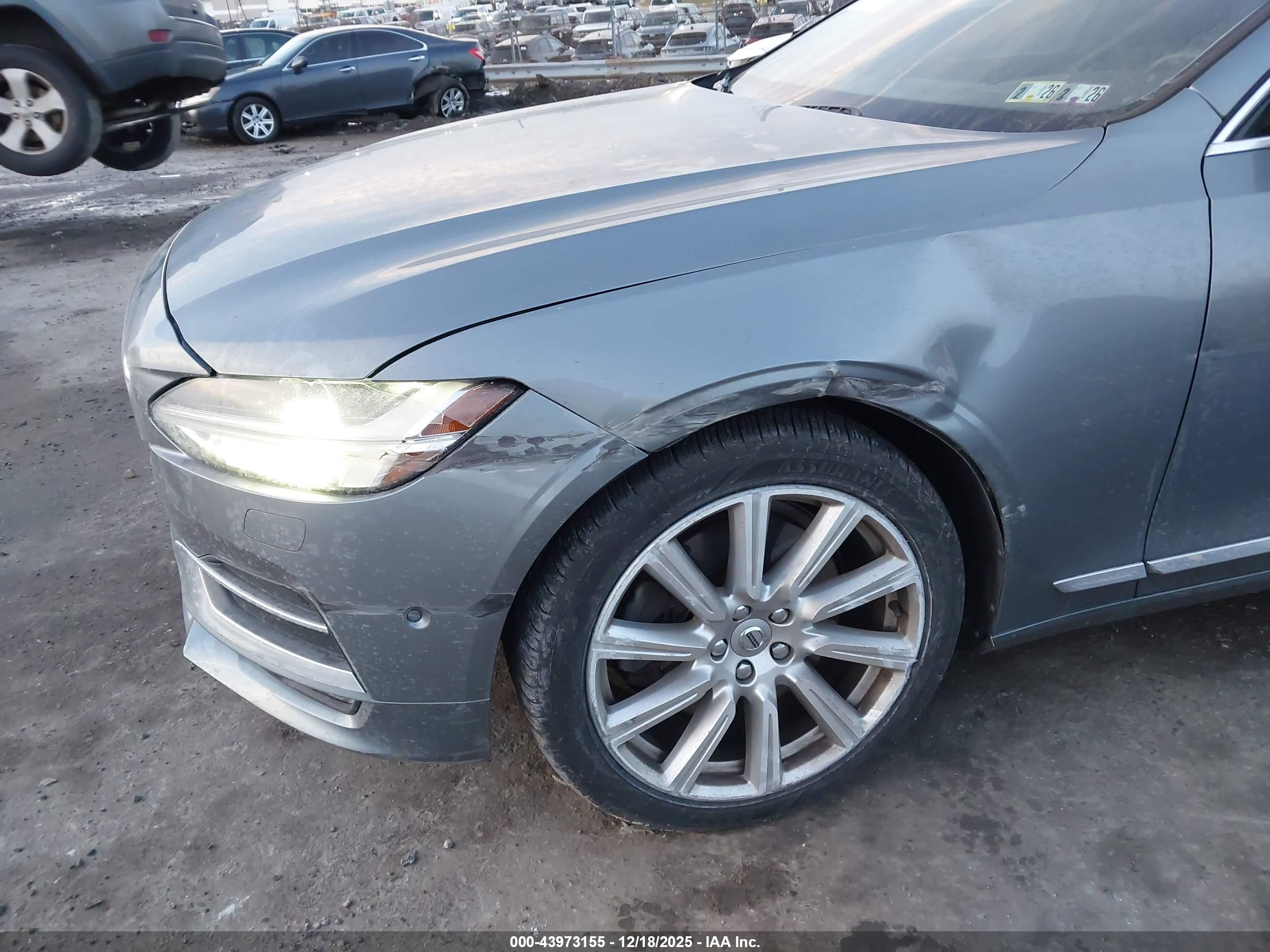 VOLVO S90 image 6