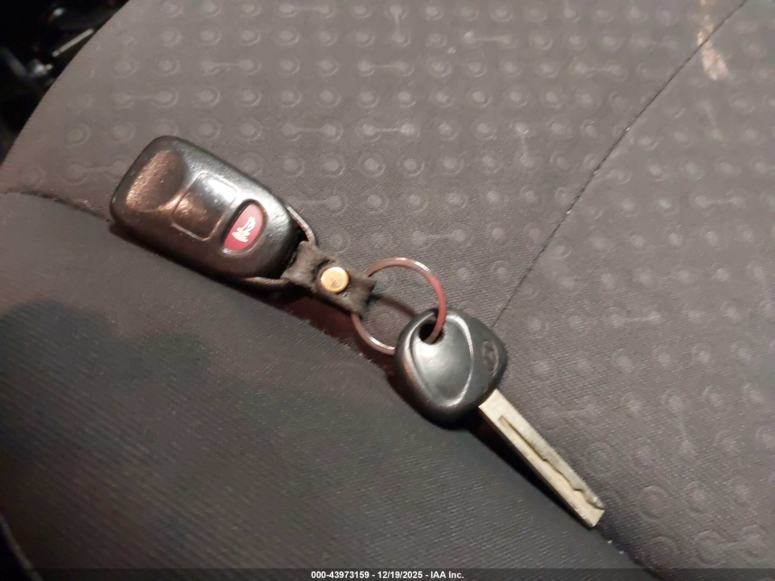 HYUNDAI ACCENT image 11
