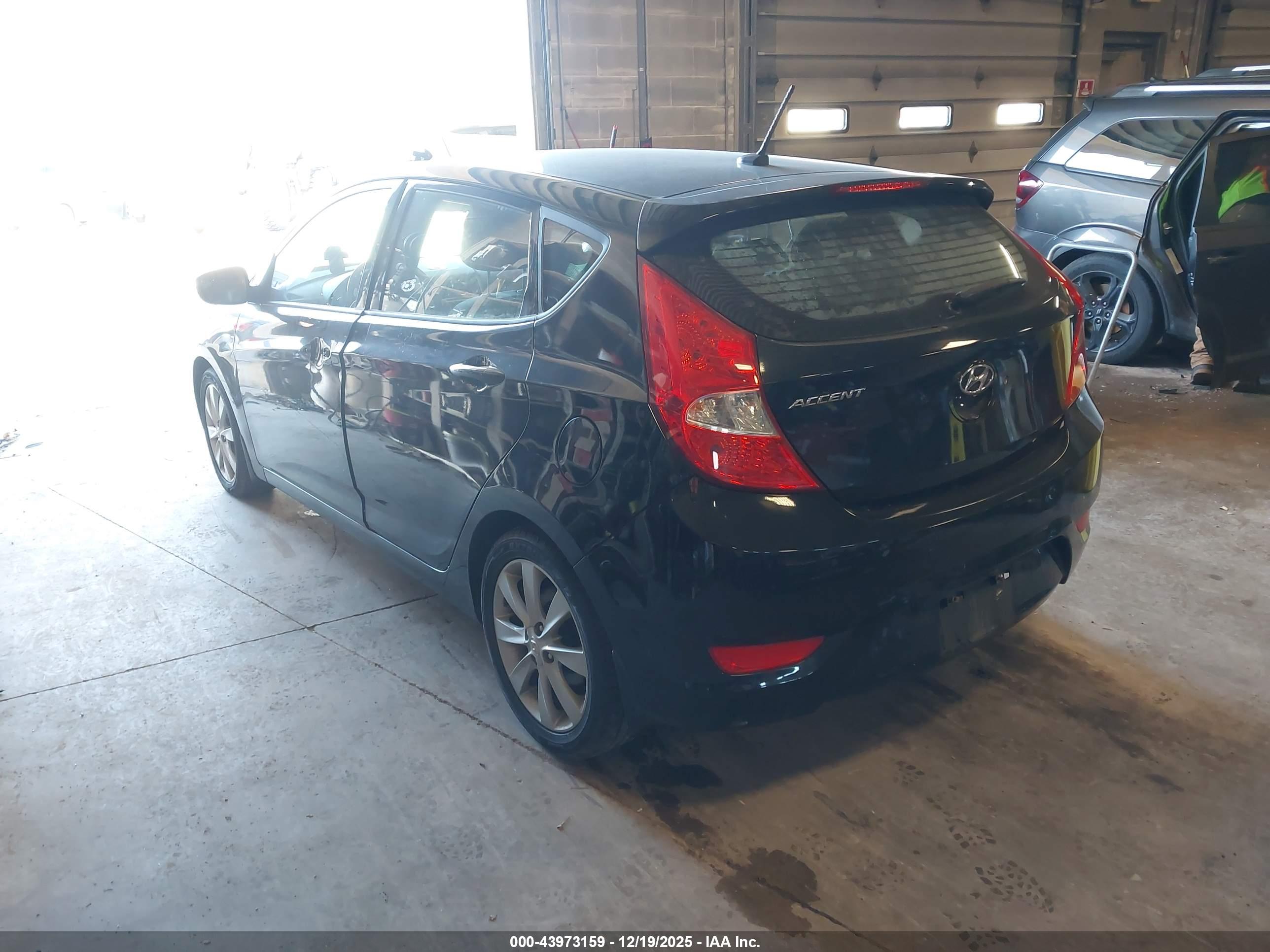 HYUNDAI ACCENT image 3