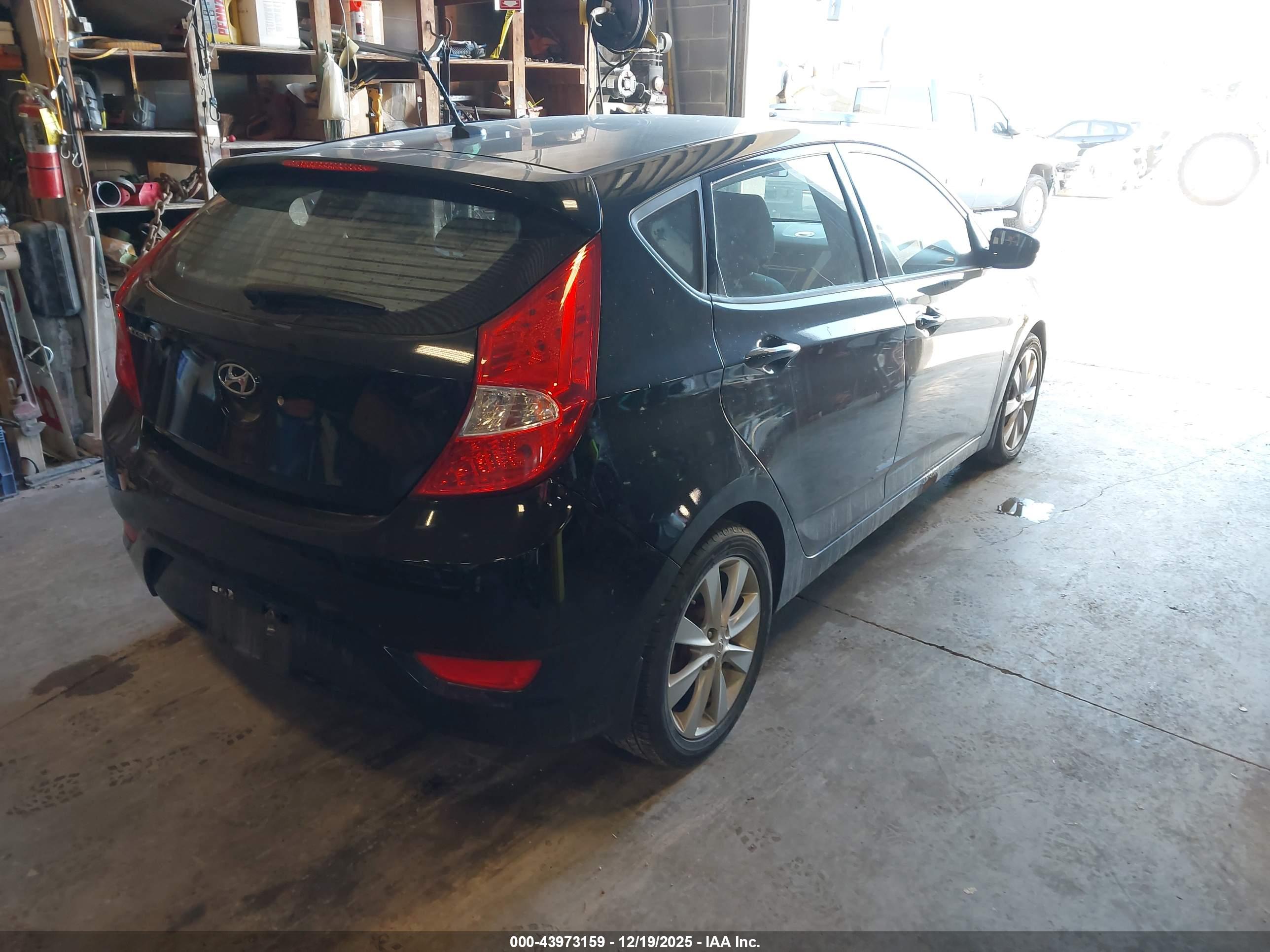 HYUNDAI ACCENT image 4