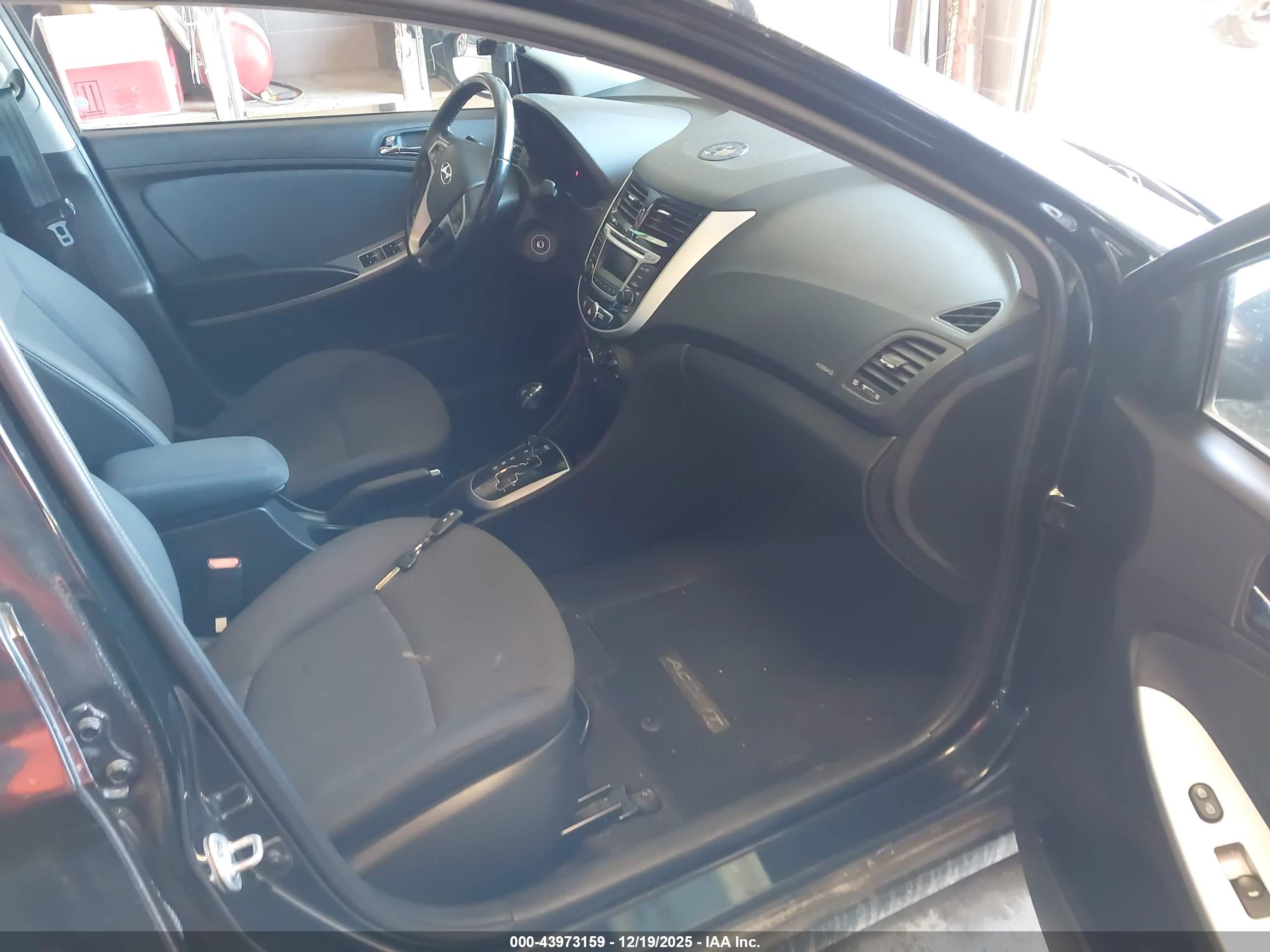 HYUNDAI ACCENT image 5
