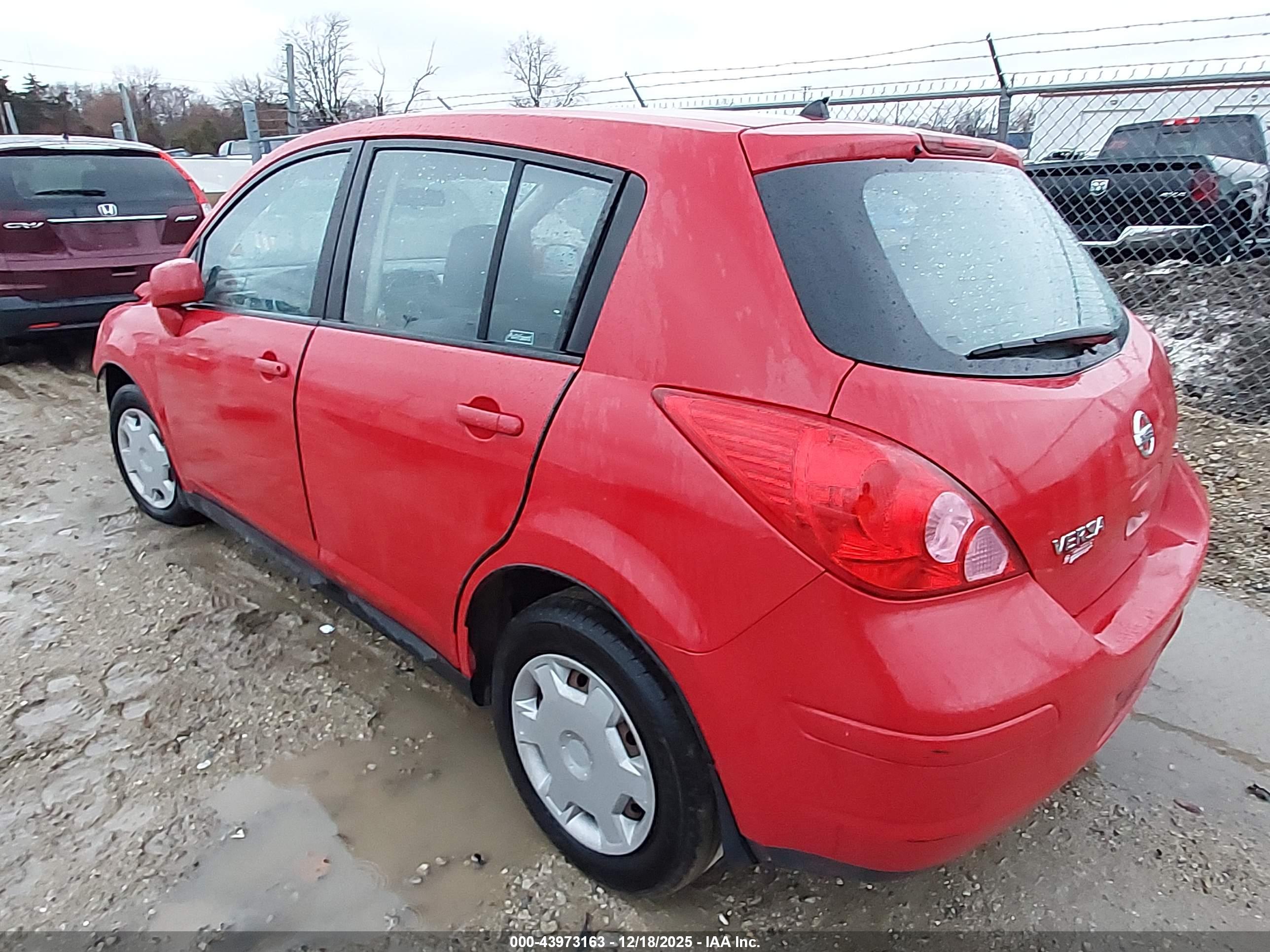NISSAN VERSA image 3