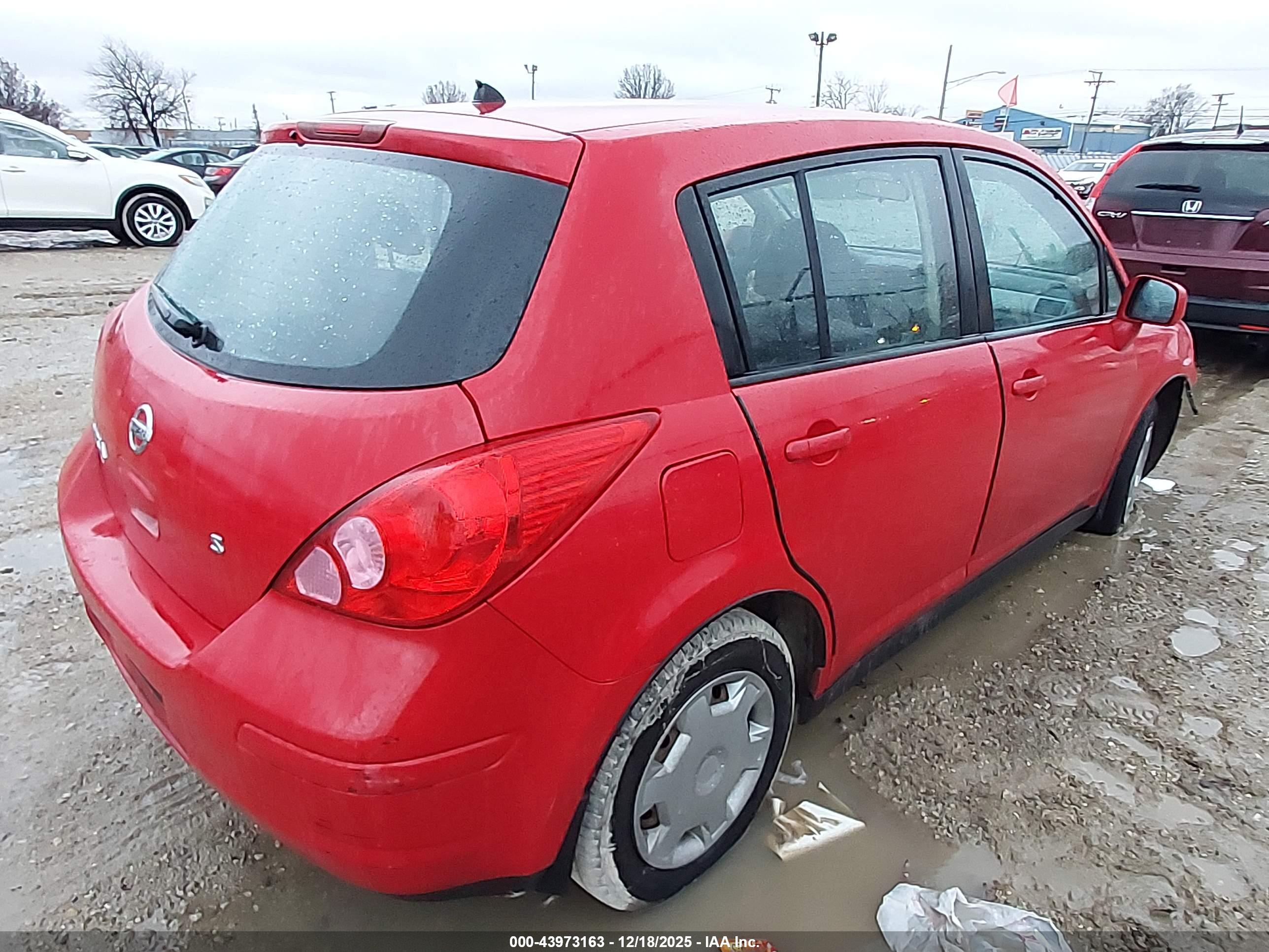 NISSAN VERSA image 4