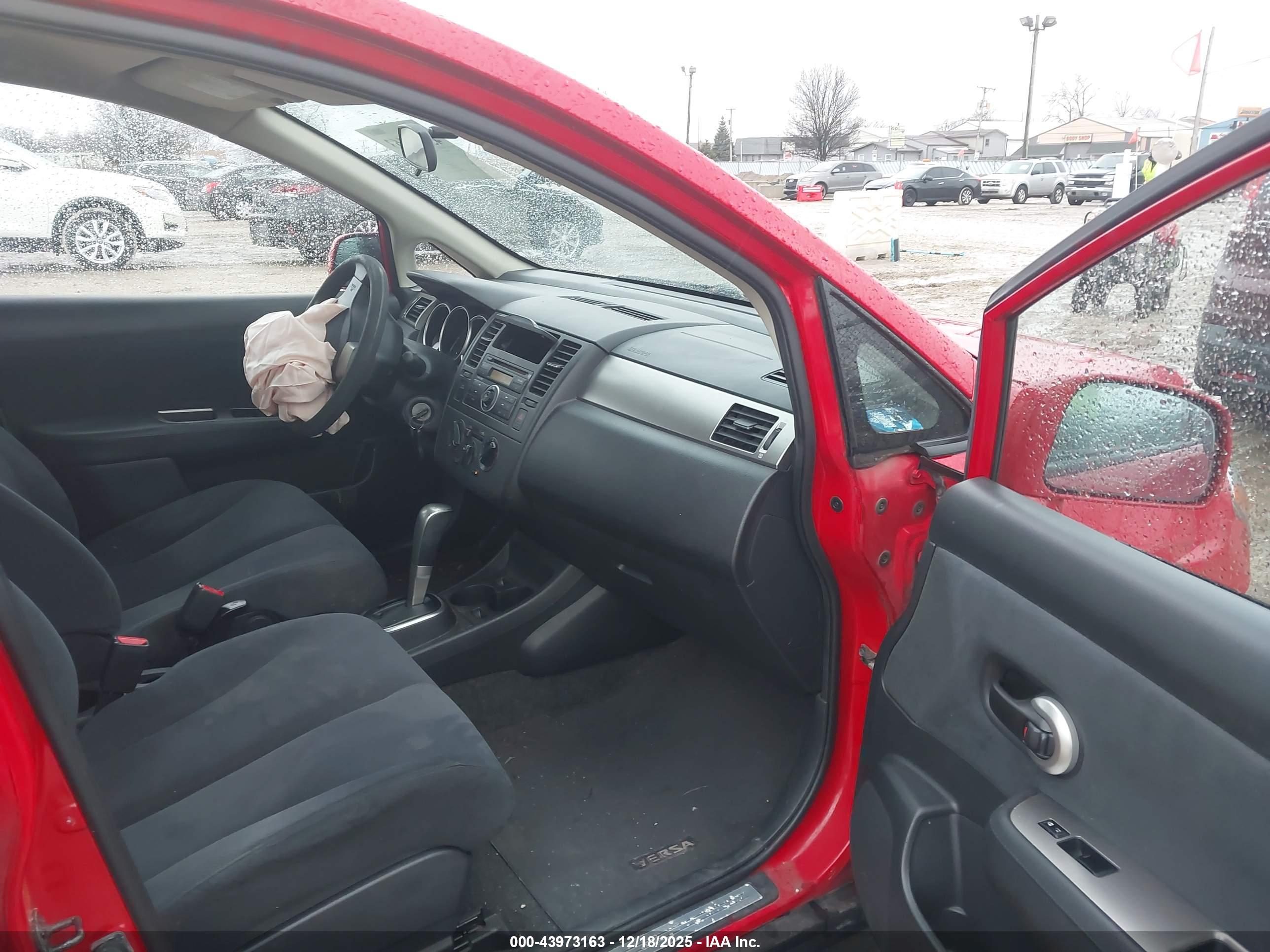 NISSAN VERSA image 5