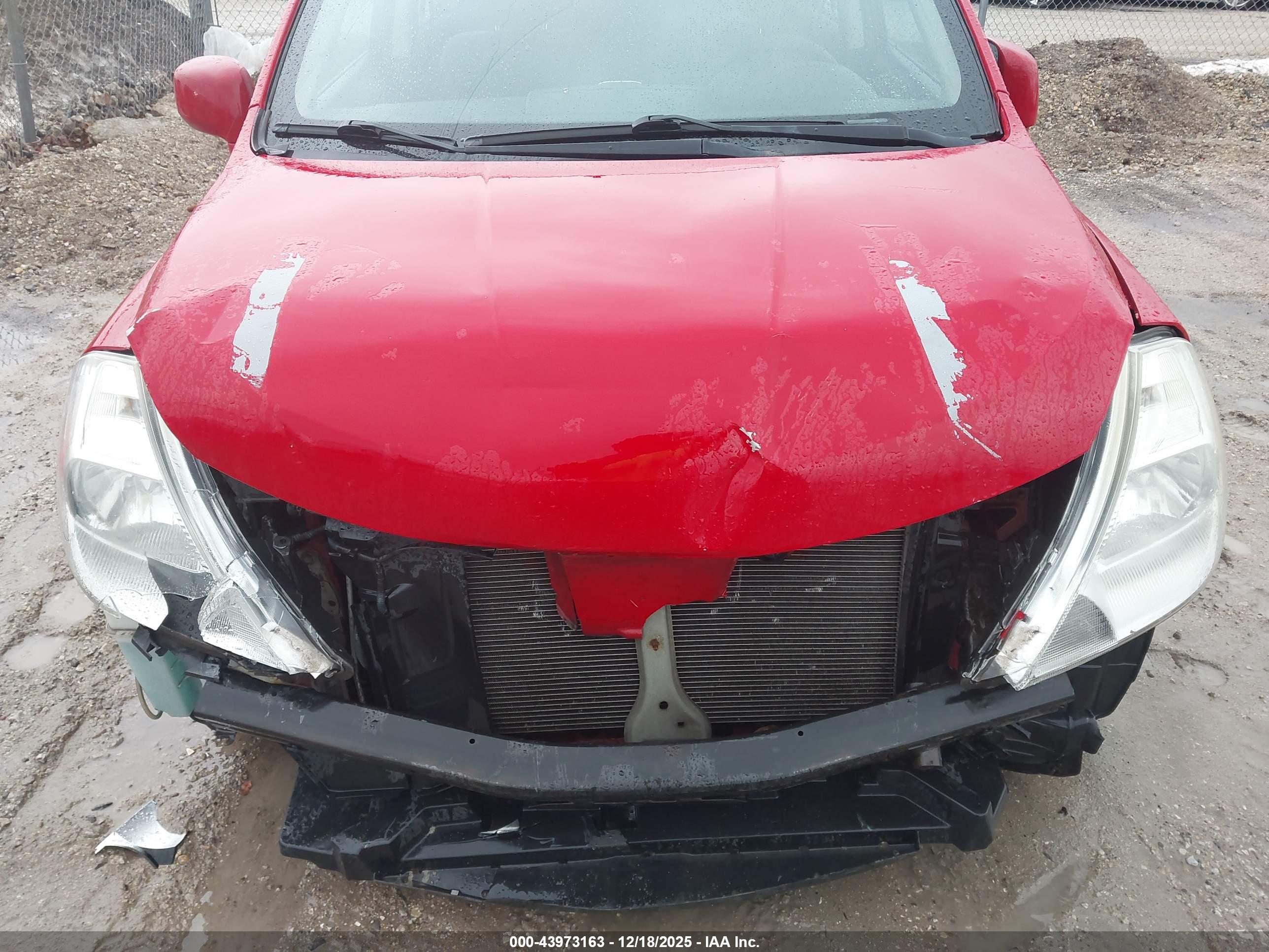 NISSAN VERSA image 6