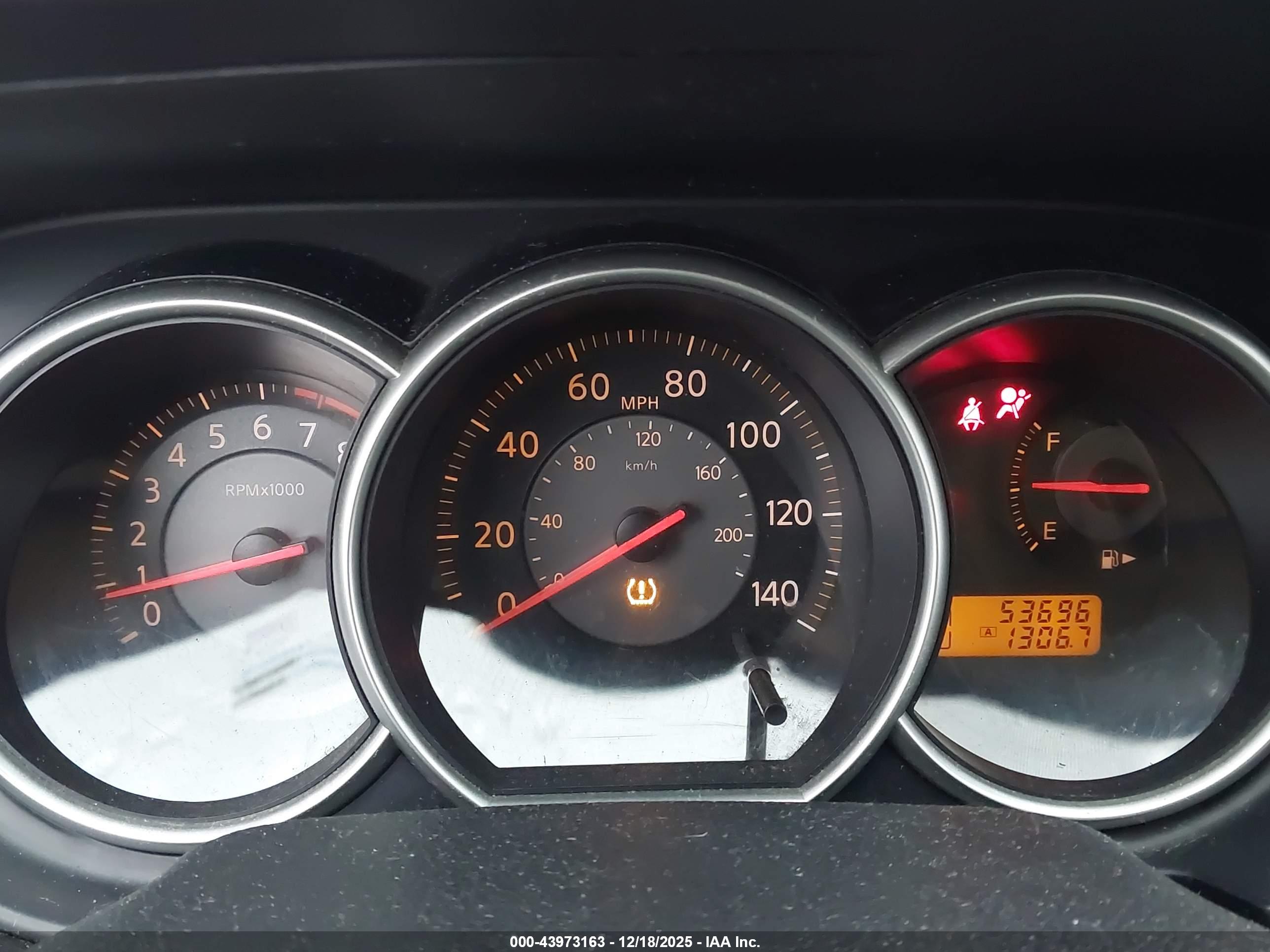 NISSAN VERSA image 7