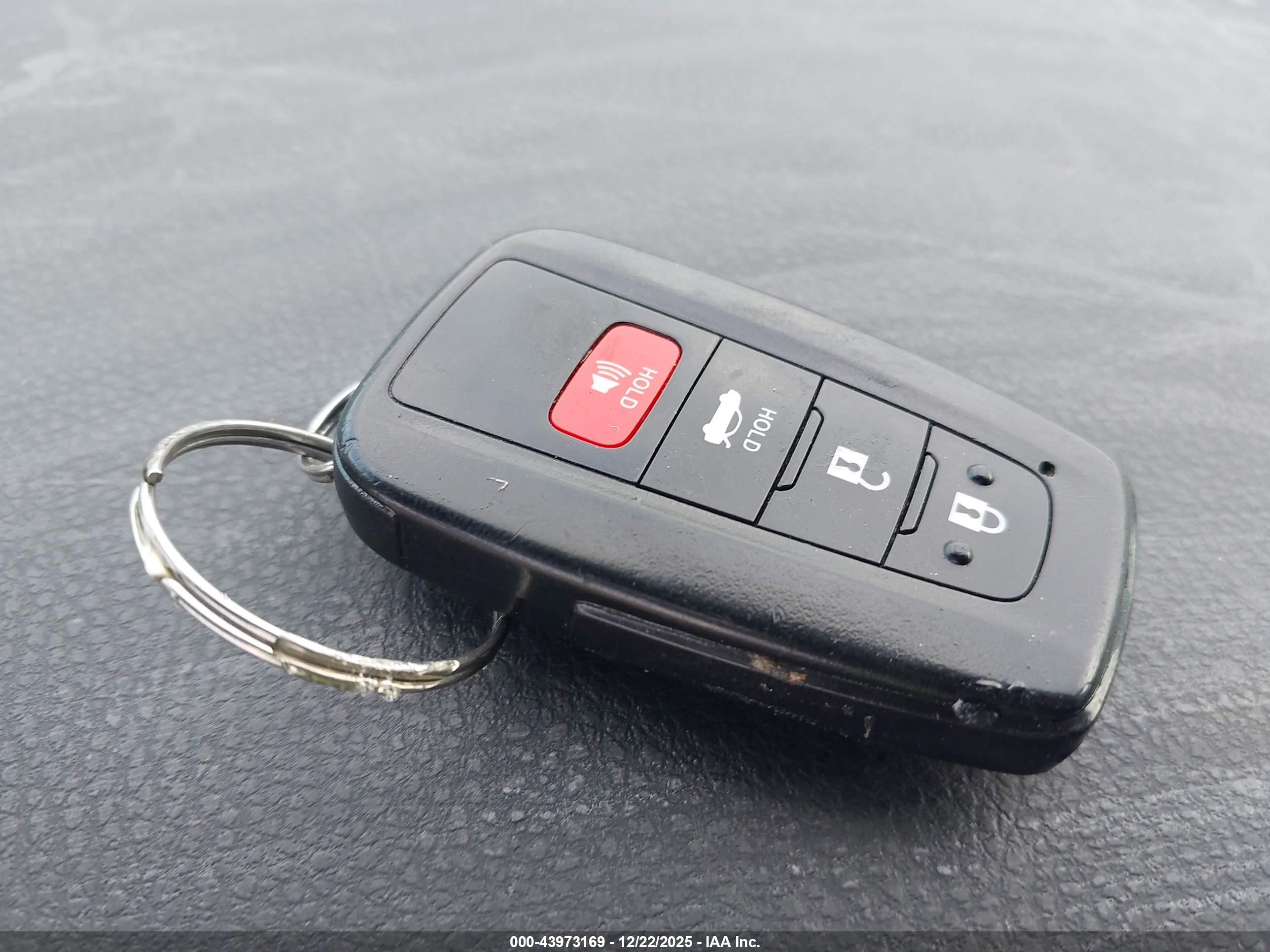 TOYOTA CAMRY image 11