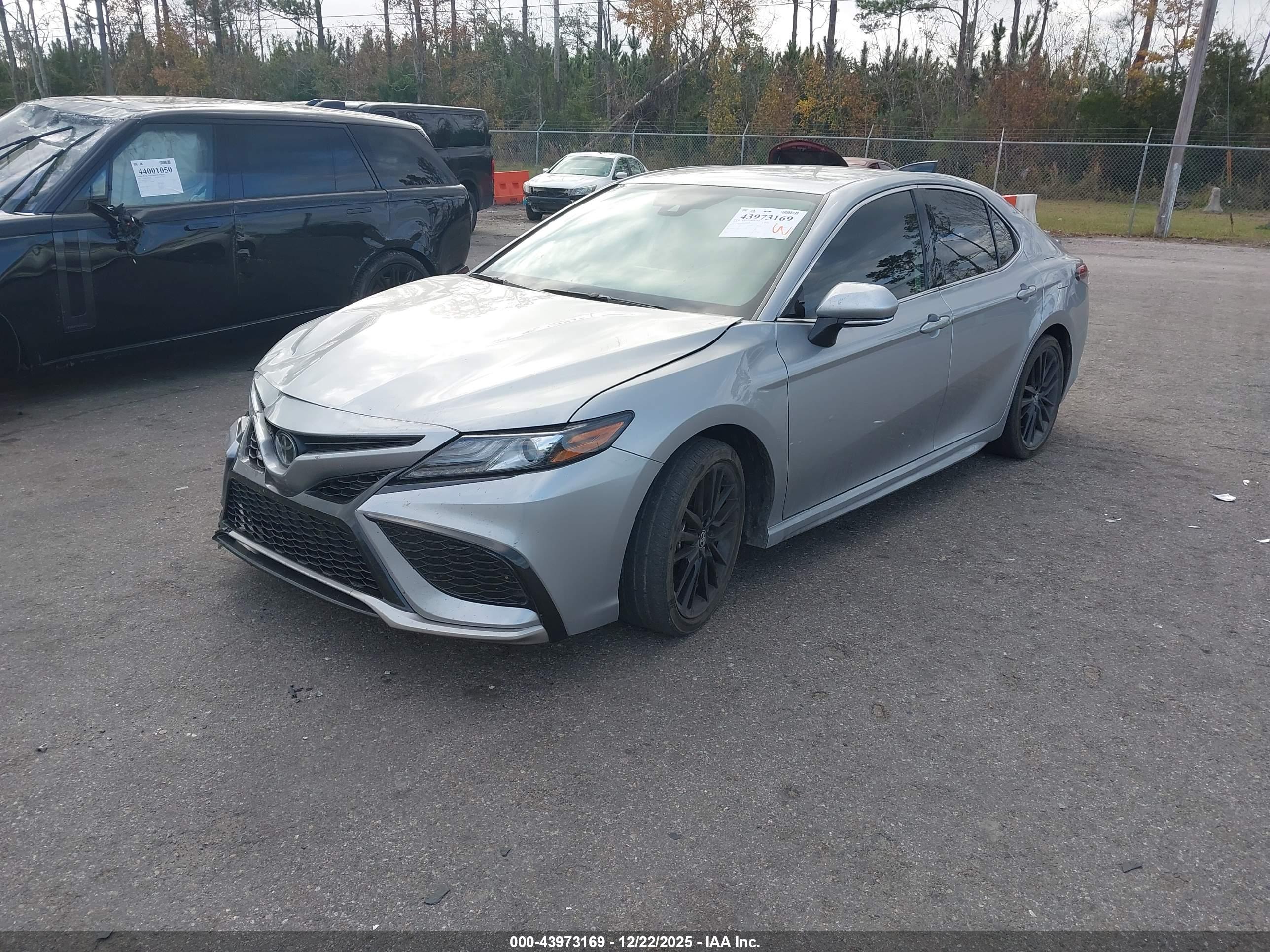 TOYOTA CAMRY image 2