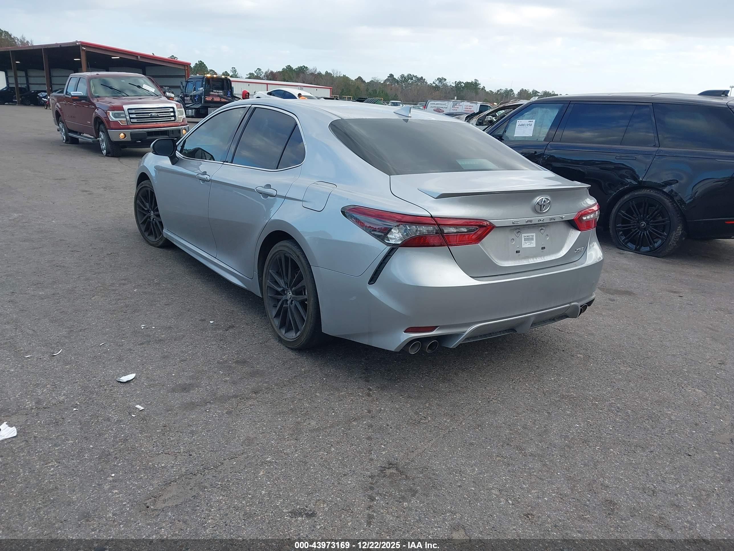 TOYOTA CAMRY image 3