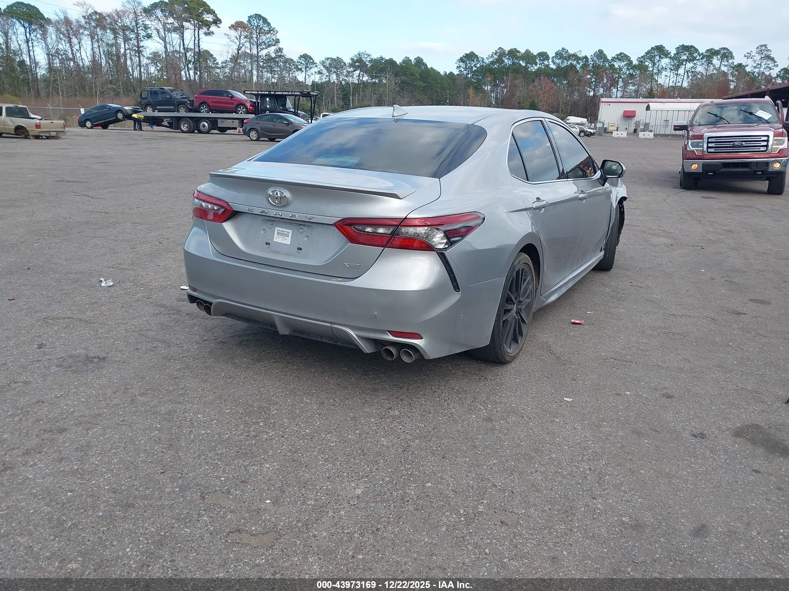 TOYOTA CAMRY image 4