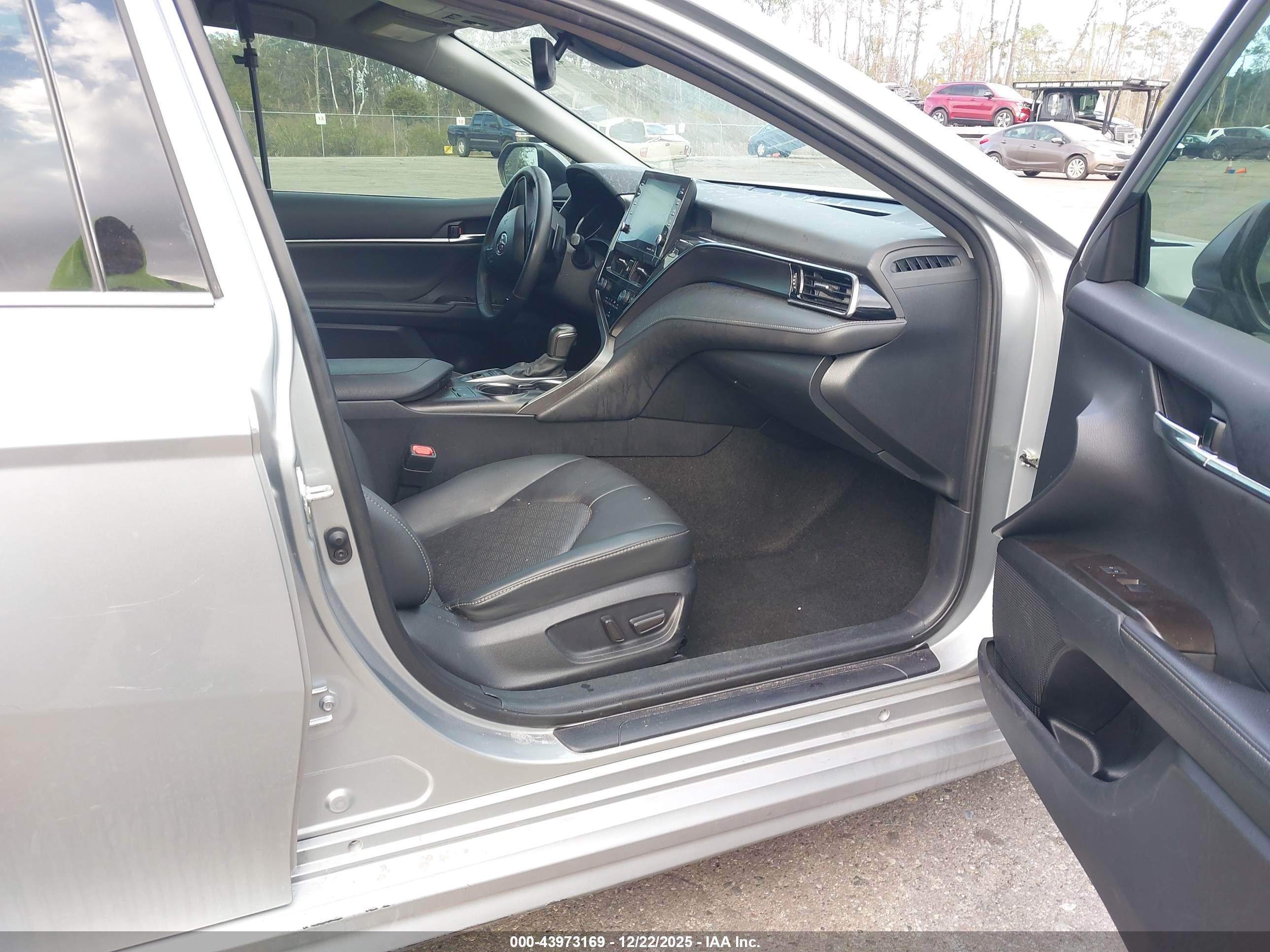 TOYOTA CAMRY image 5