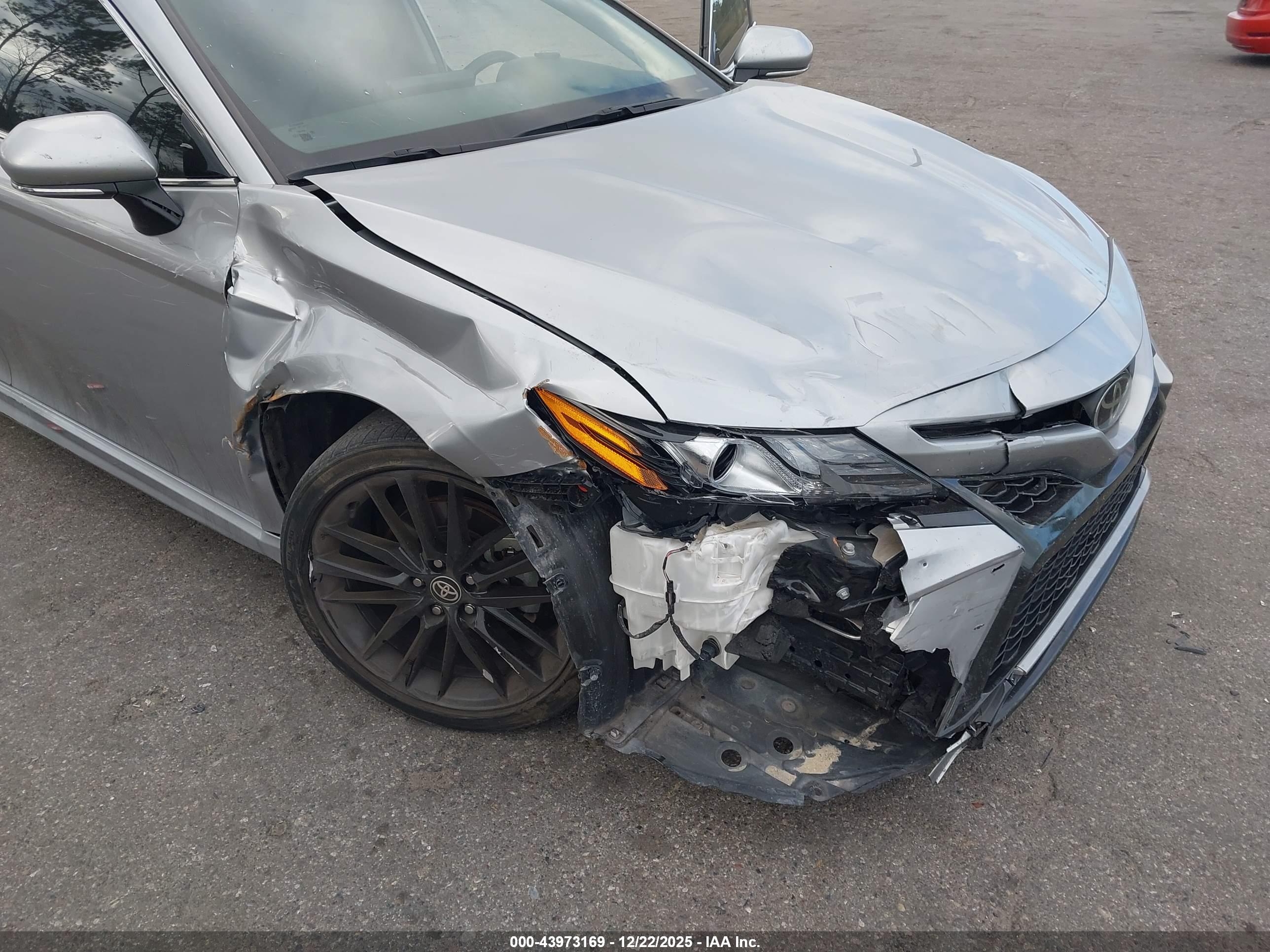 TOYOTA CAMRY image 6