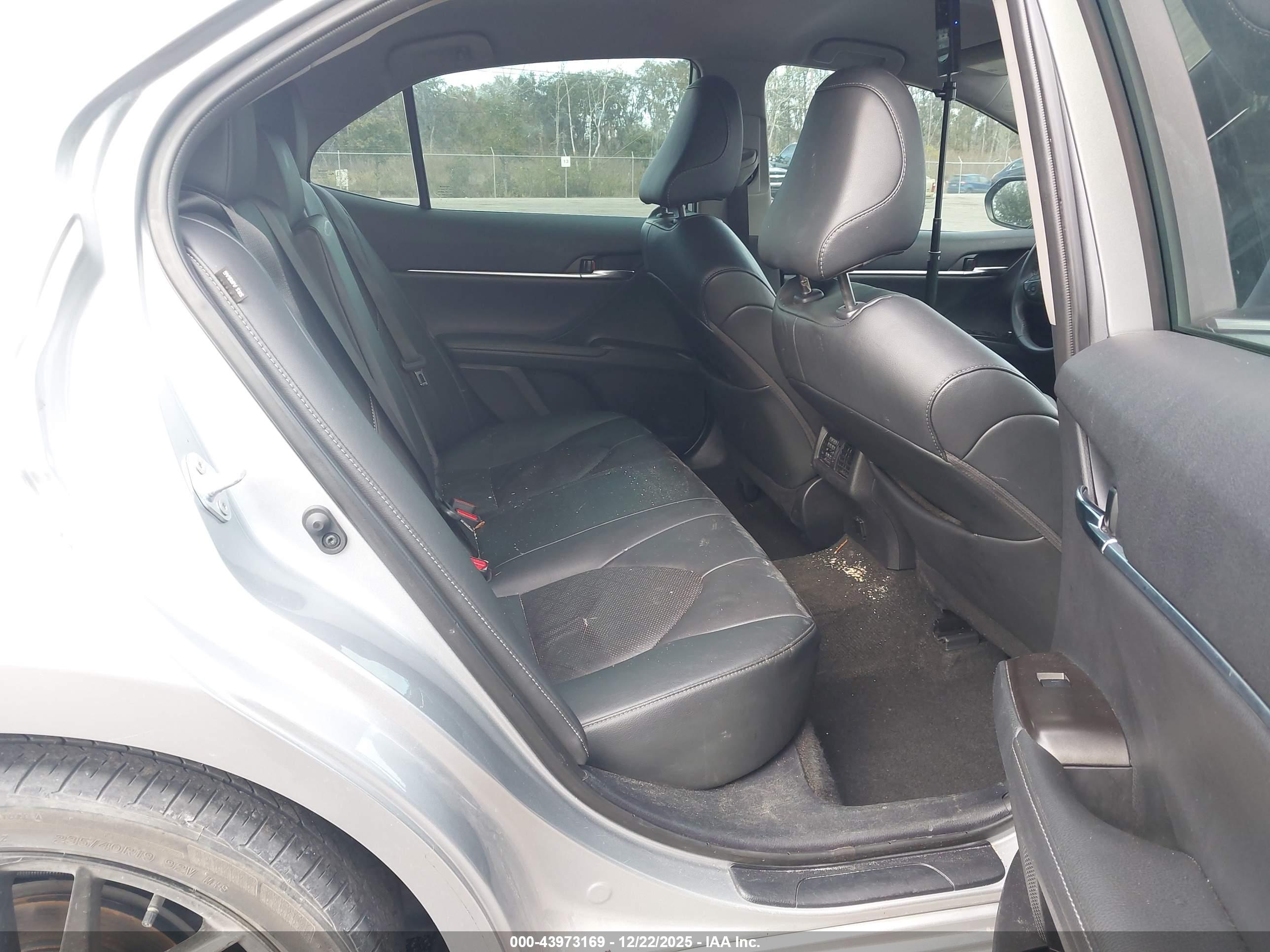 TOYOTA CAMRY image 8