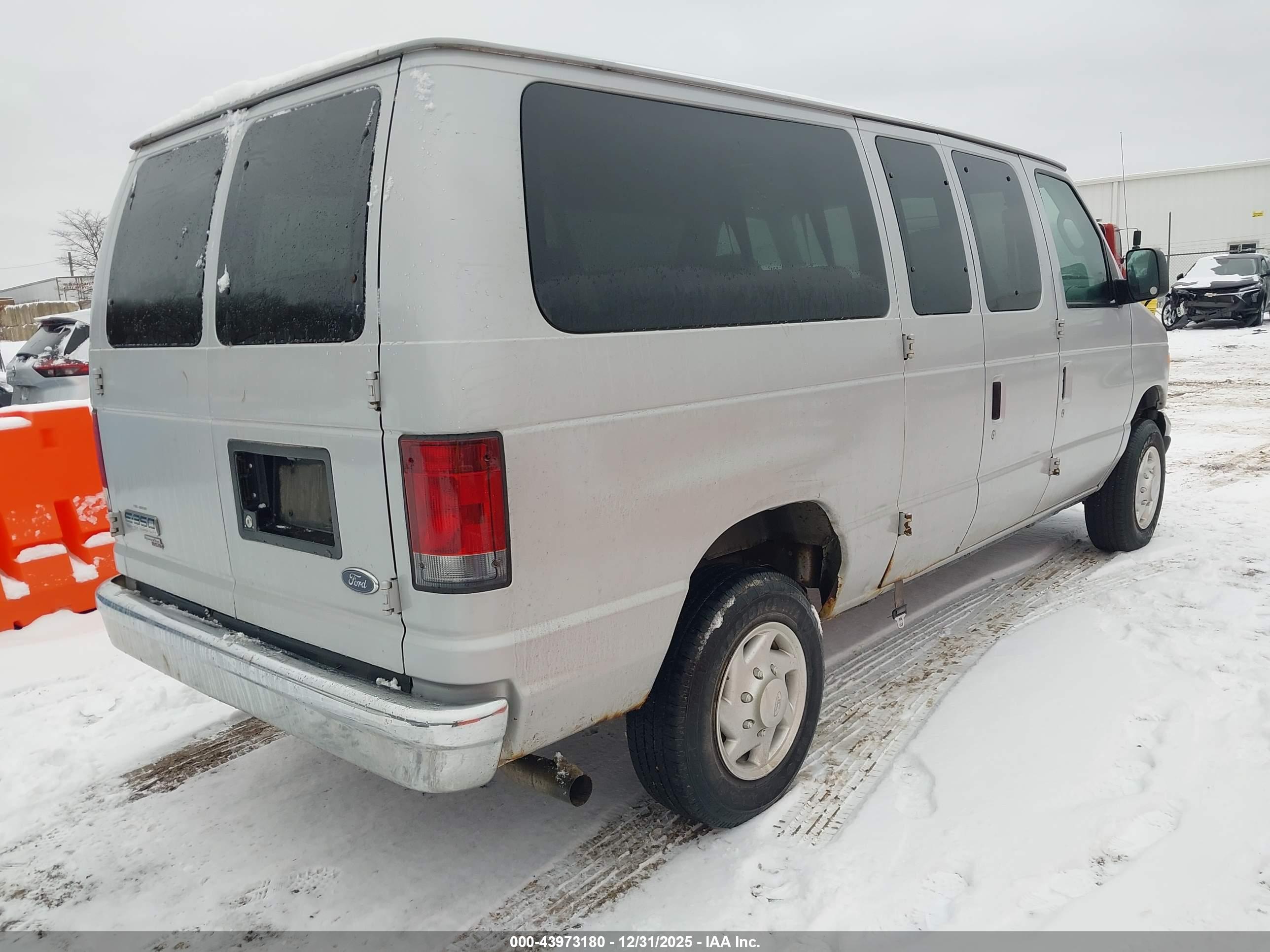 FORD E-350 image 4