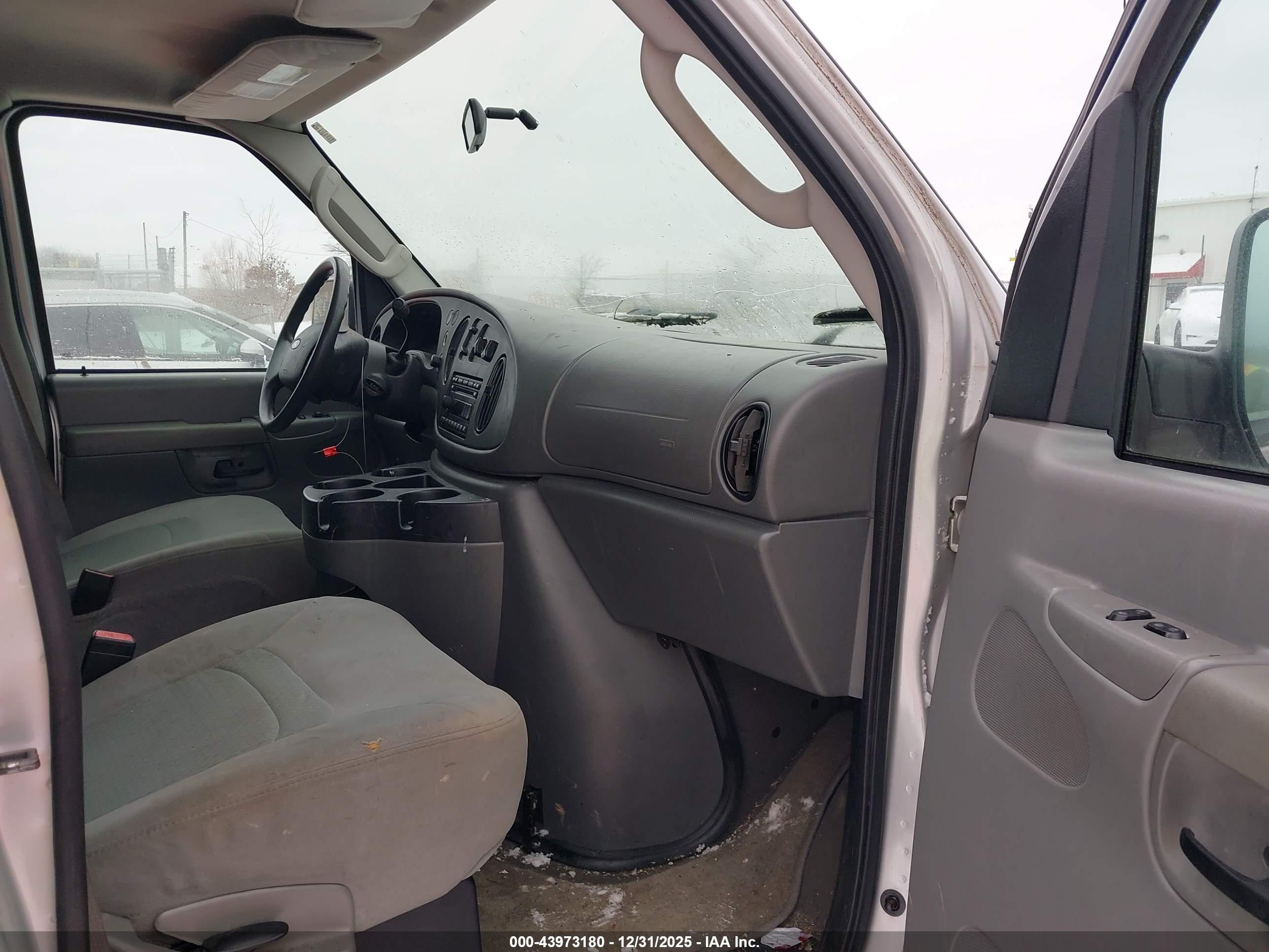 FORD E-350 image 5