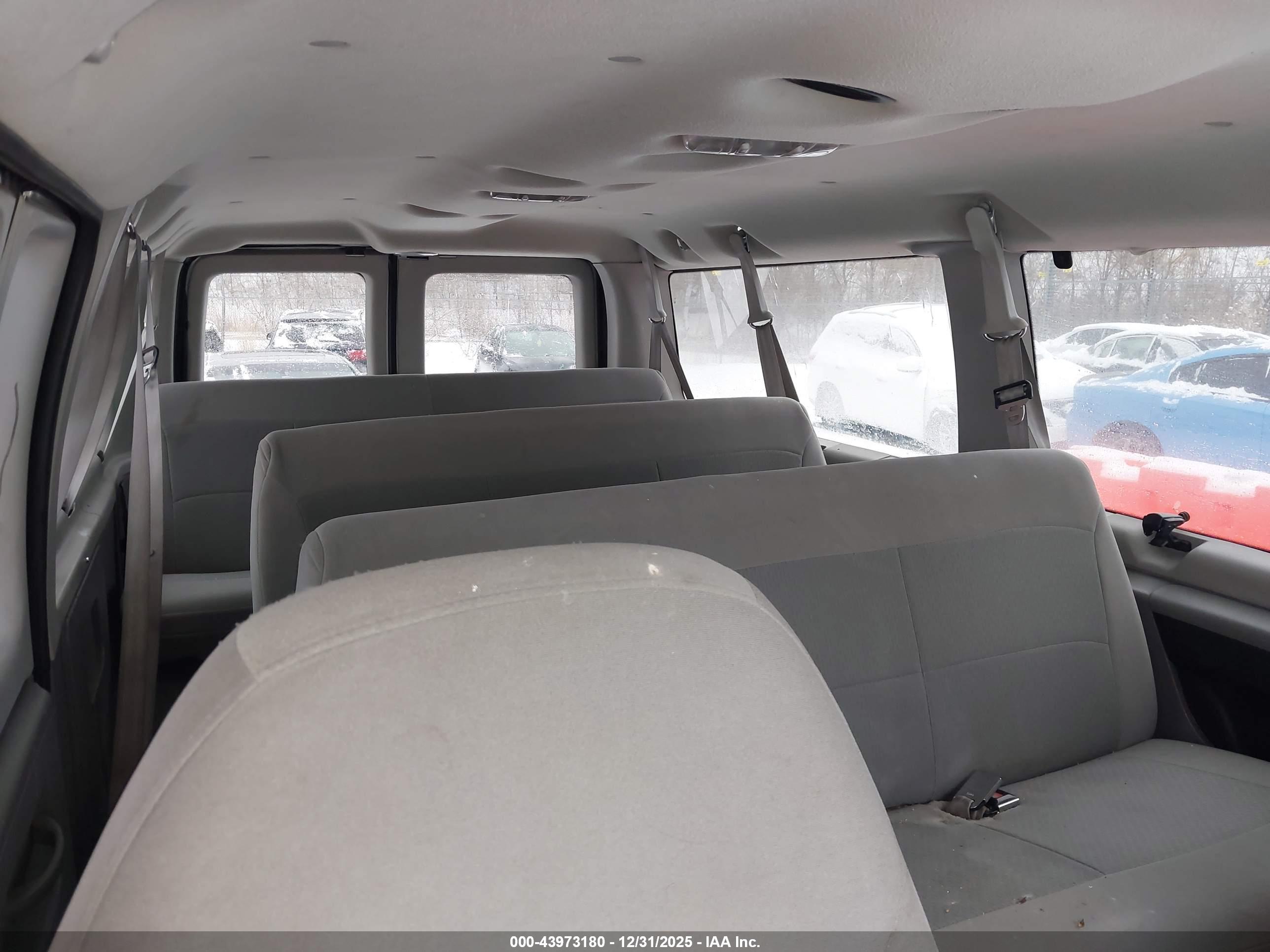 FORD E-350 image 8
