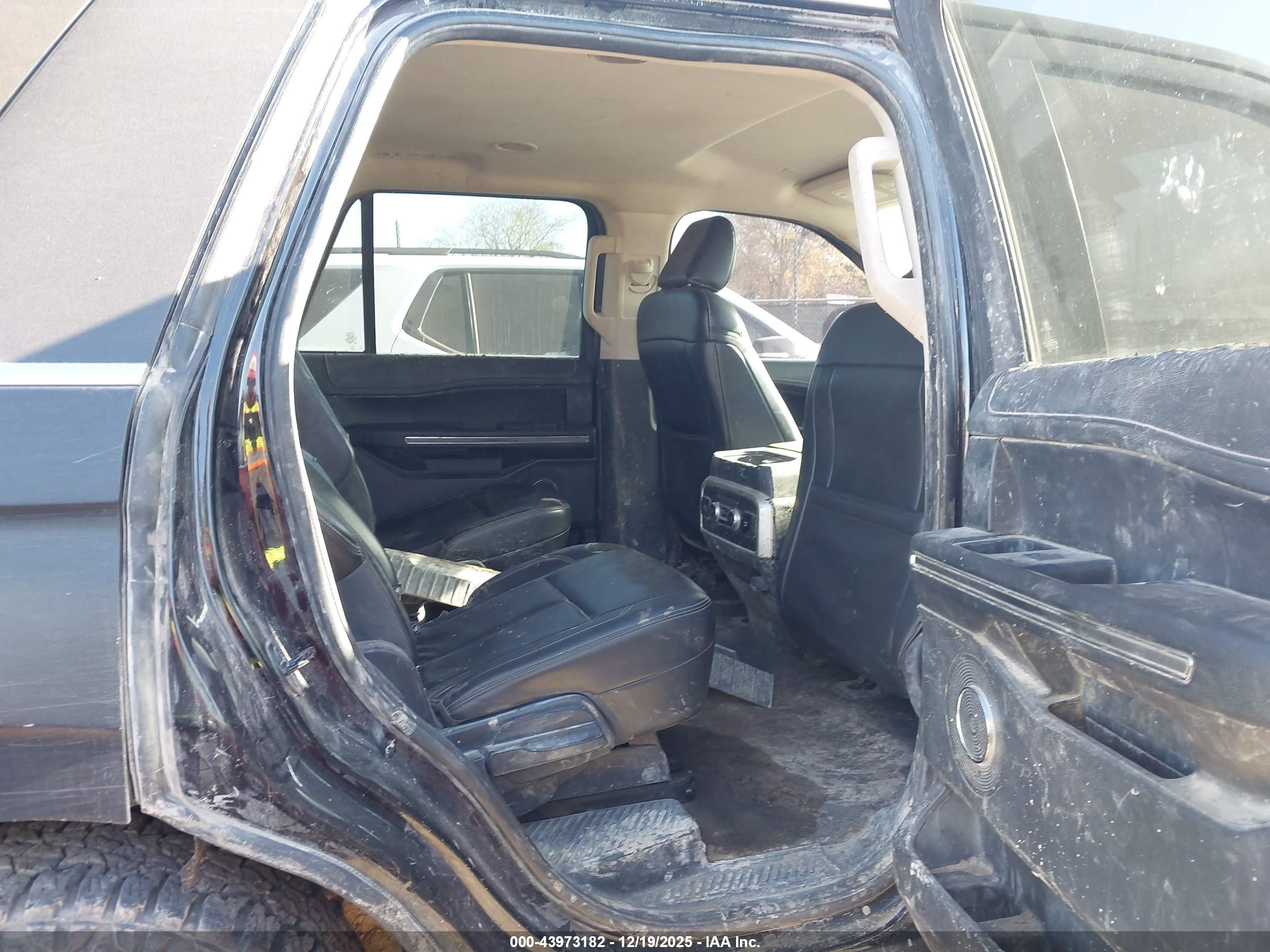 FORD EXPEDITION image 8