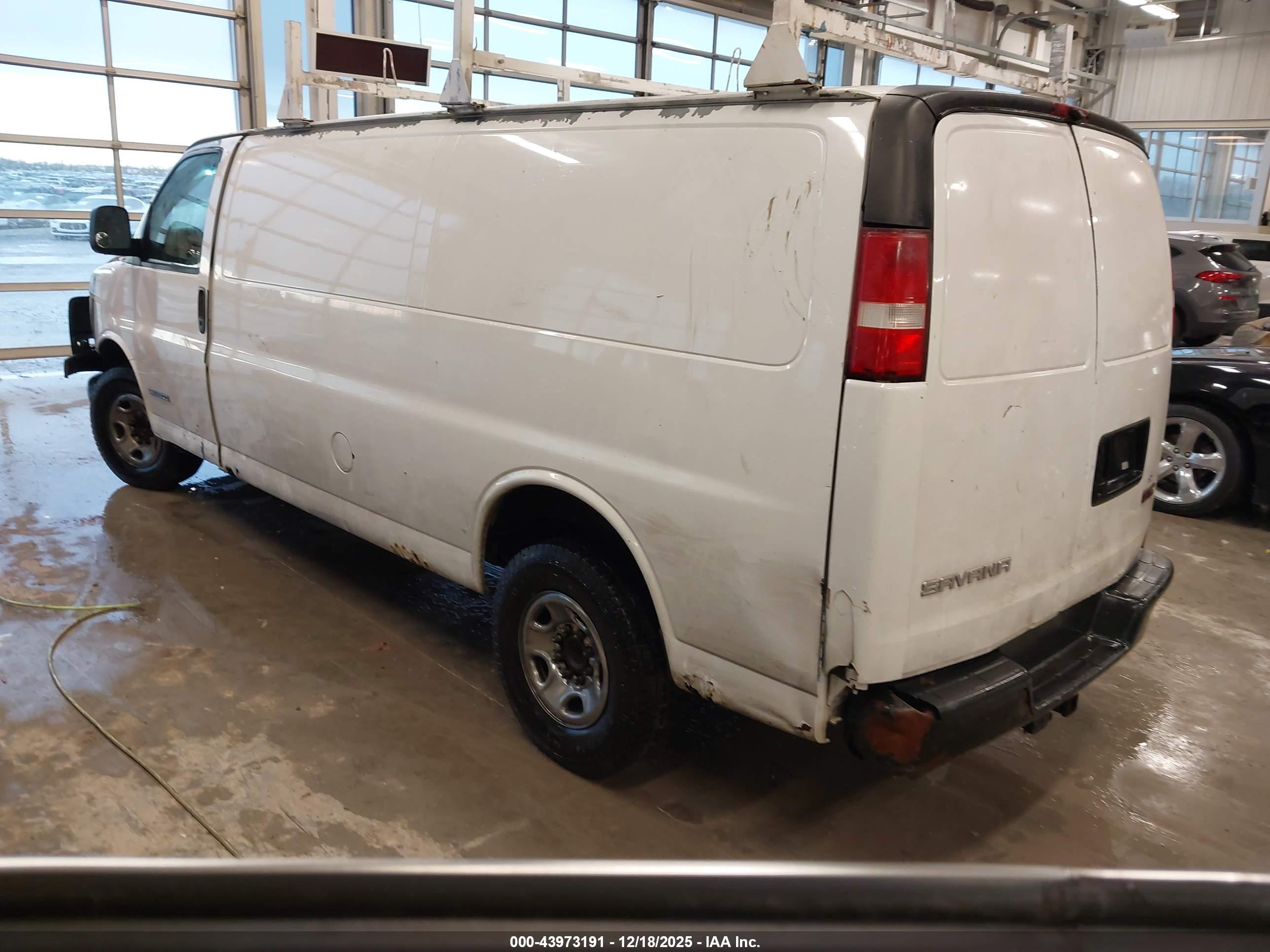 GMC SAVANA image 3