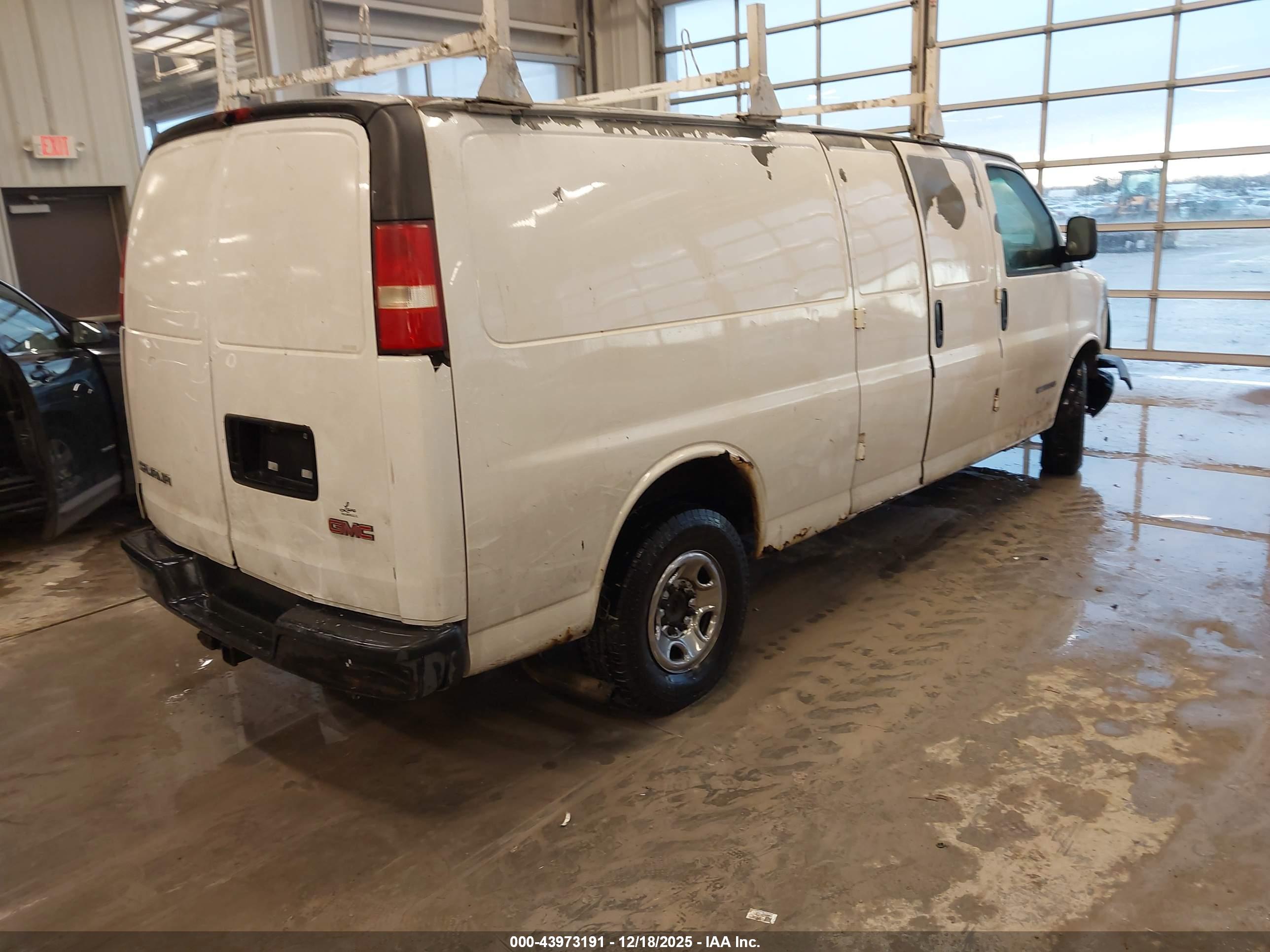 GMC SAVANA image 4