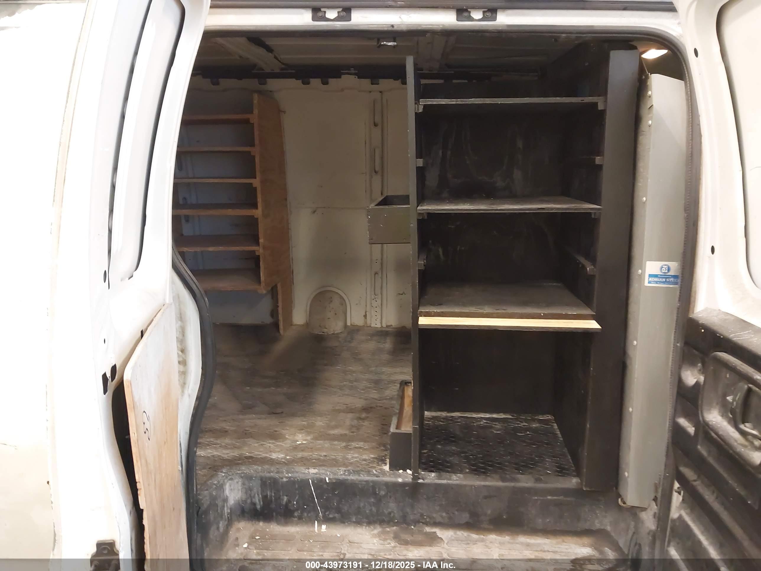 GMC SAVANA image 8