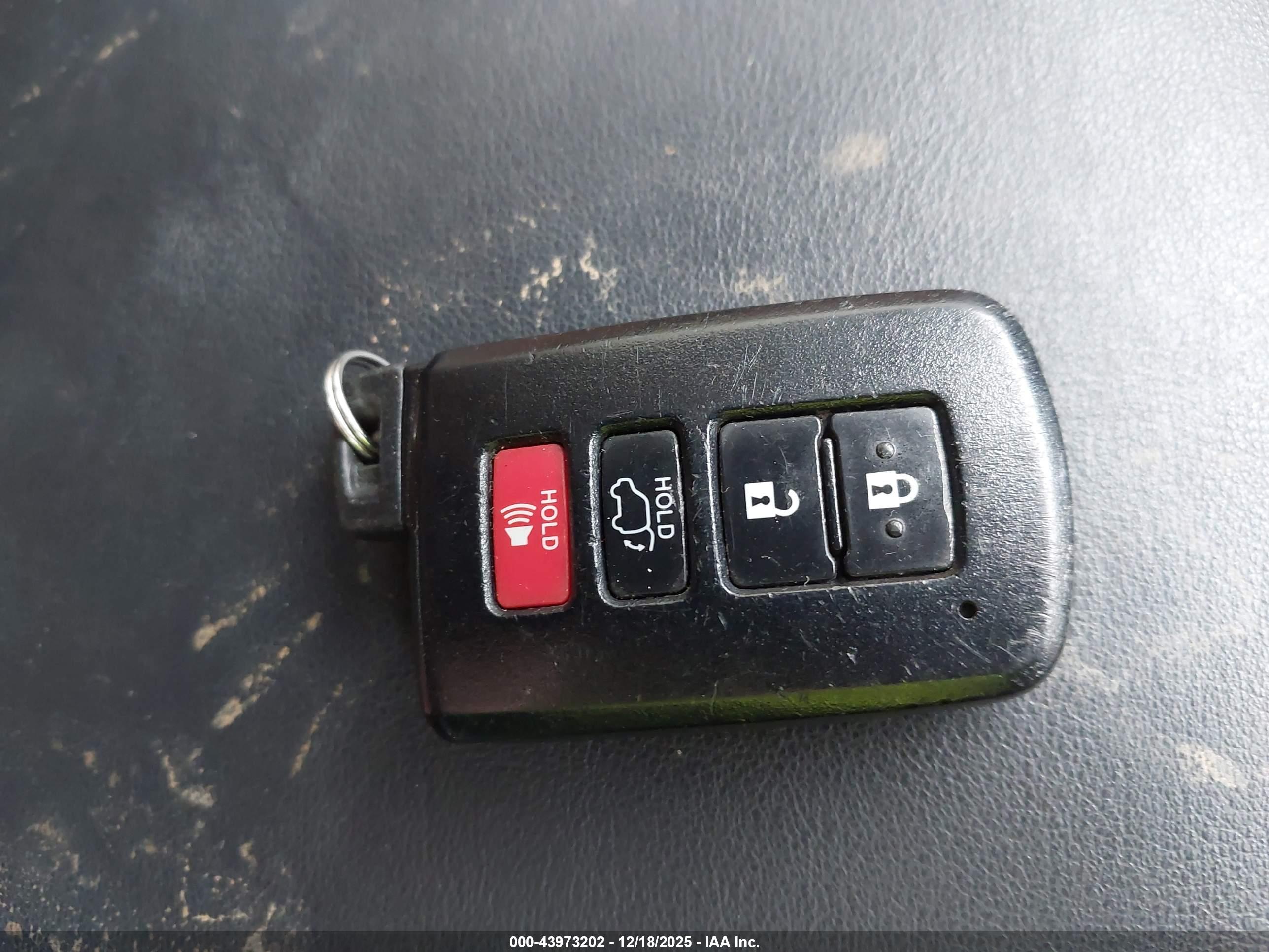 TOYOTA RAV4 image 11