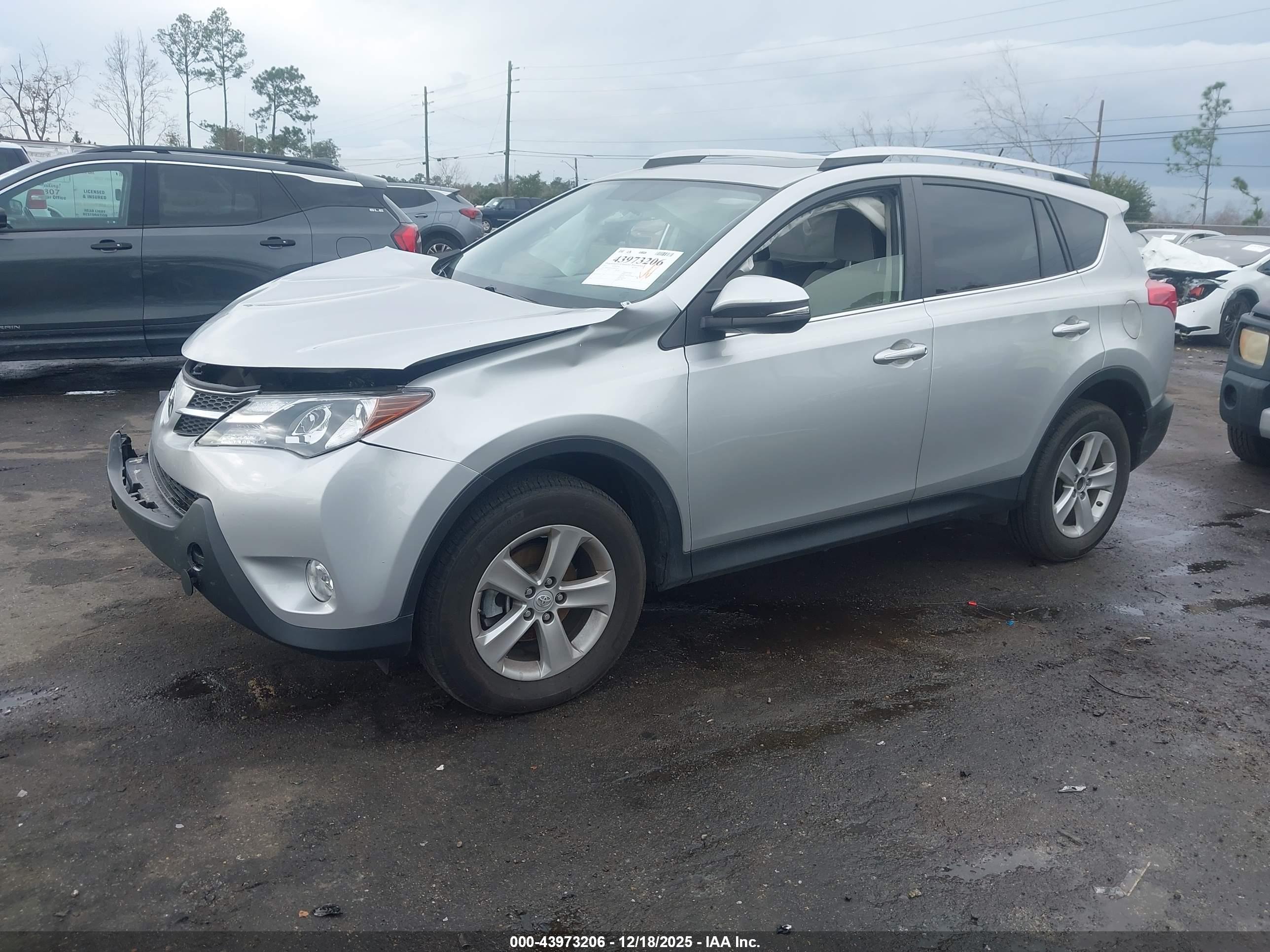 TOYOTA RAV4 image 2