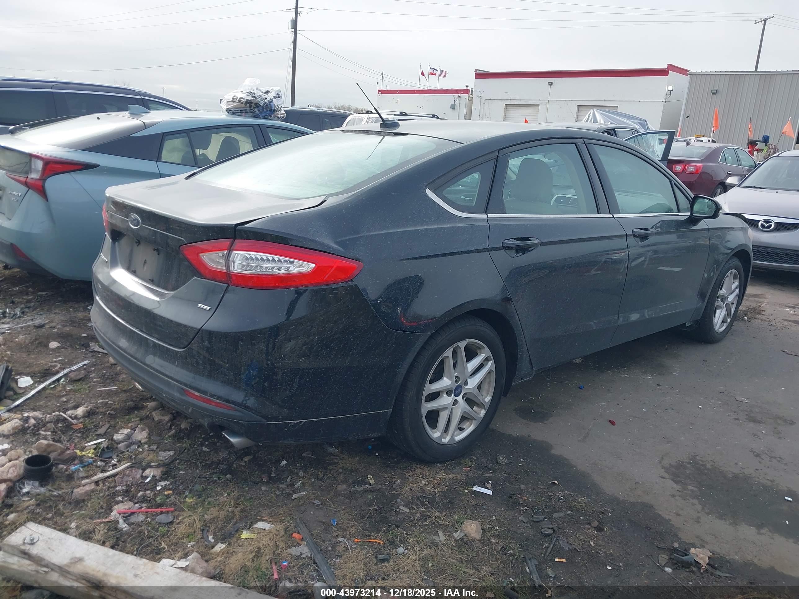 FORD FUSION image 4