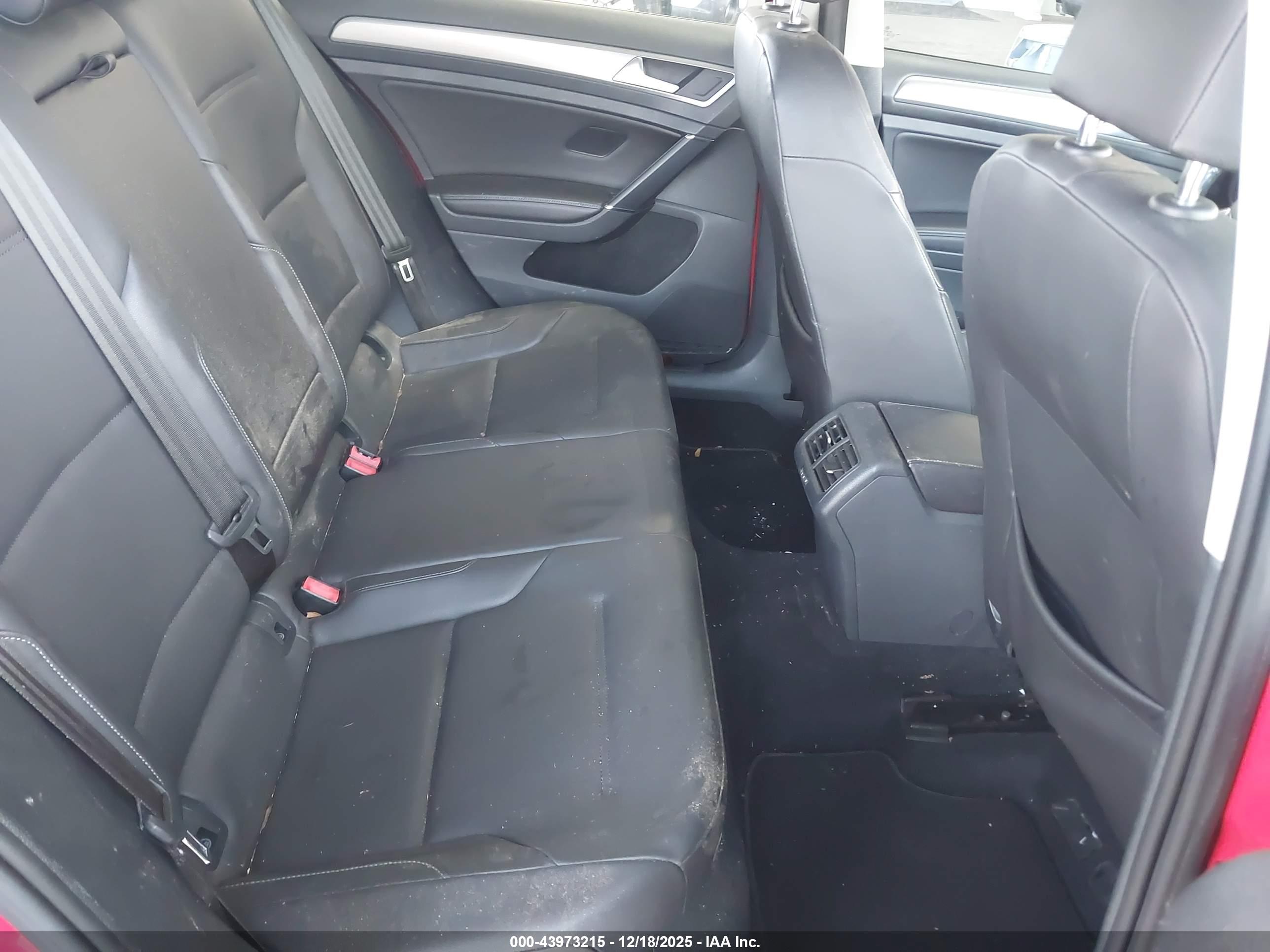 VOLKSWAGEN GOLF image 8