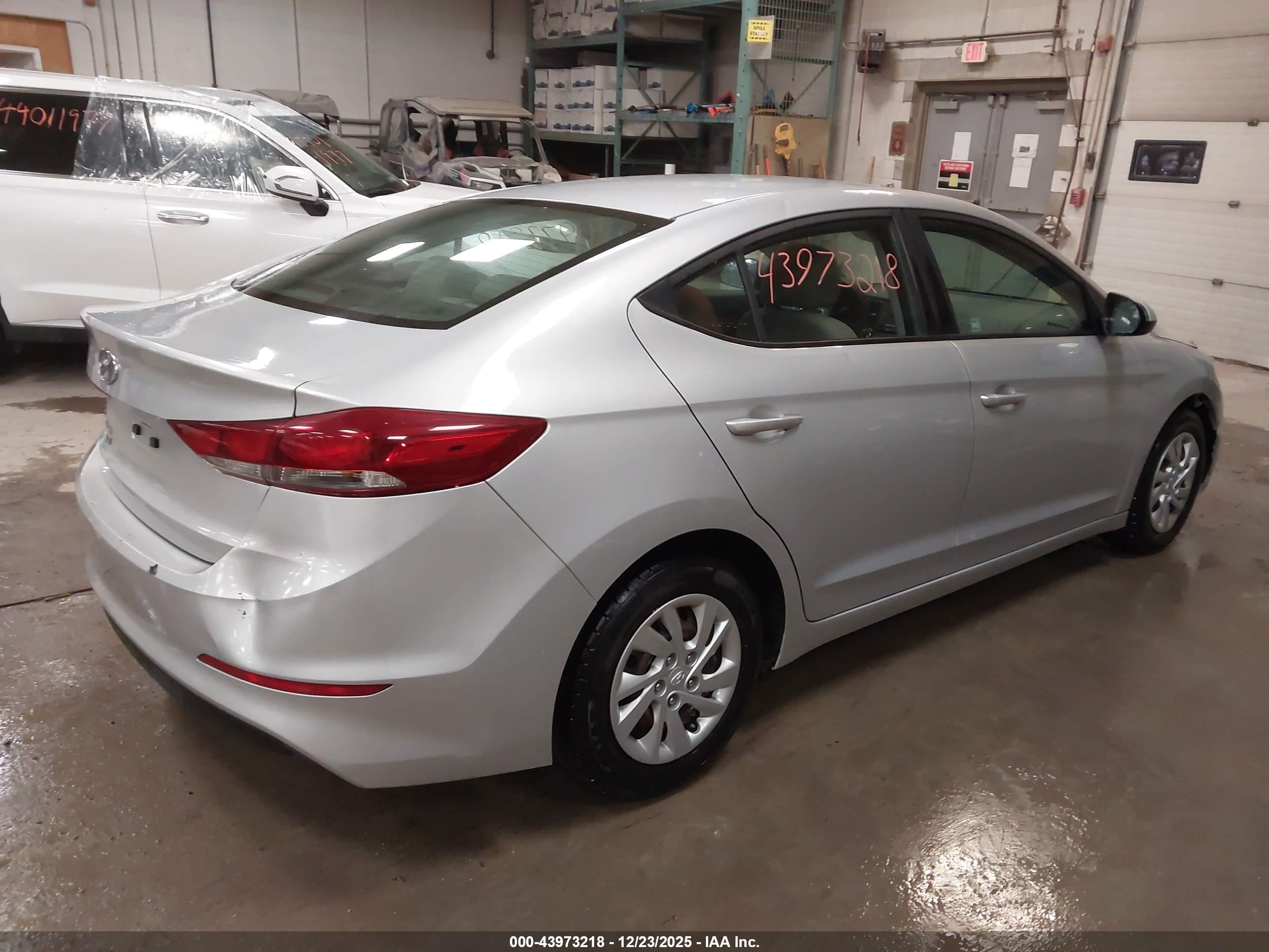 HYUNDAI ELANTRA image 4