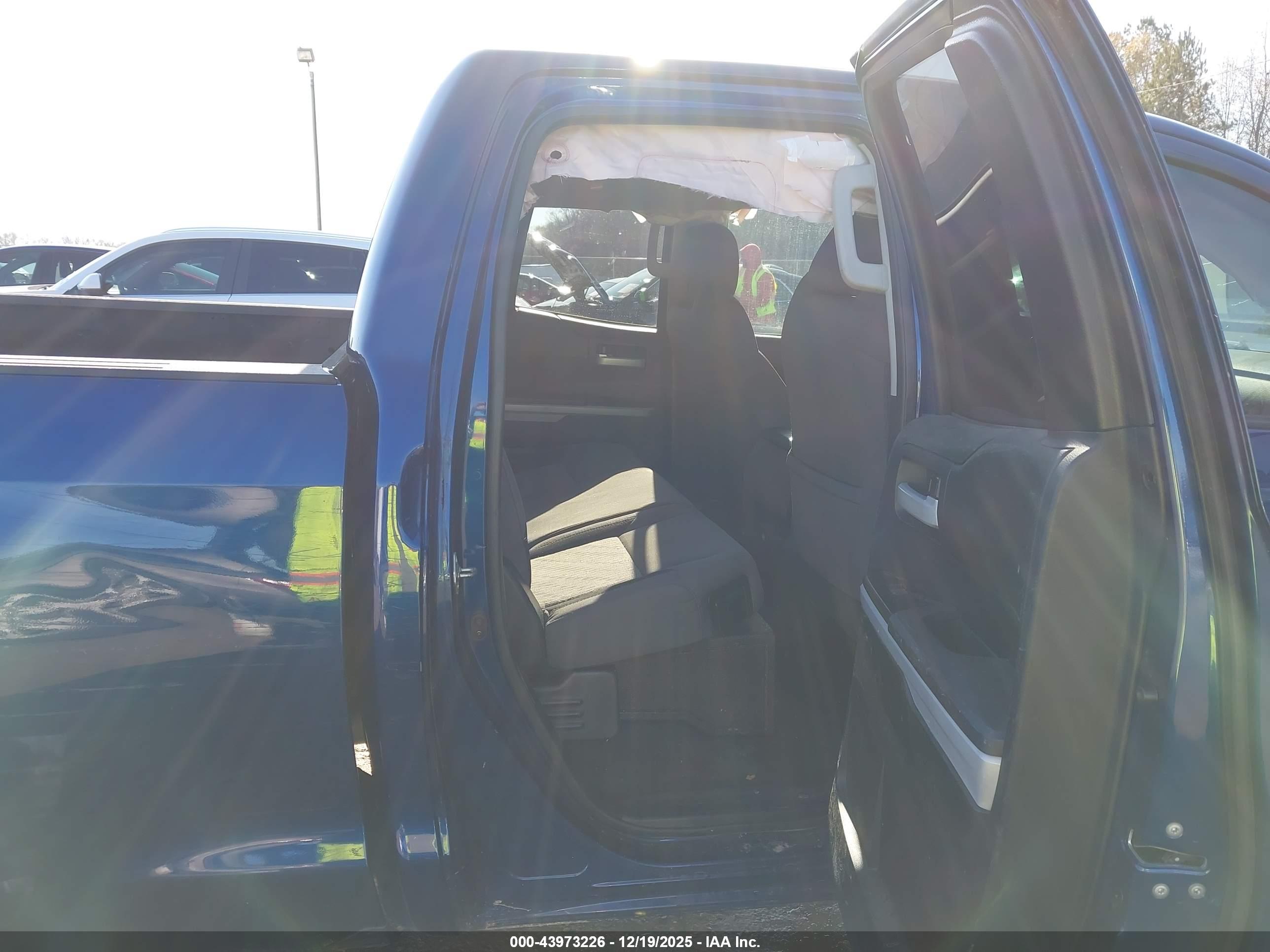 TOYOTA TUNDRA image 8