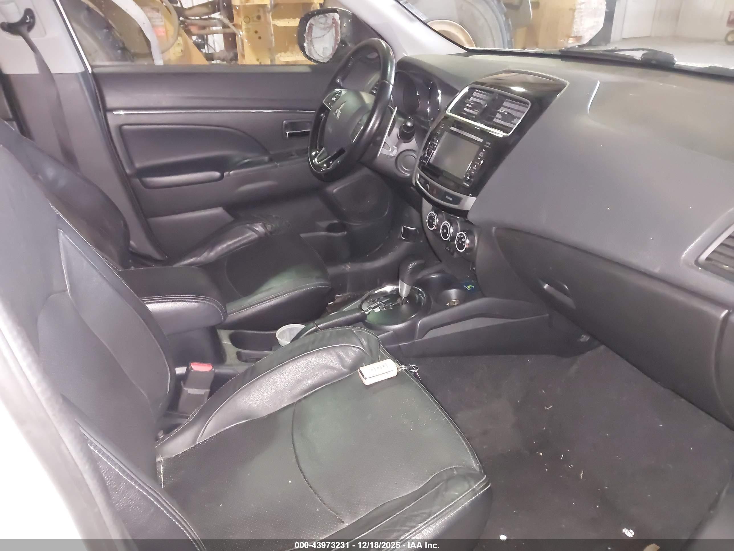 MITSUBISHI OUTLANDER image 5