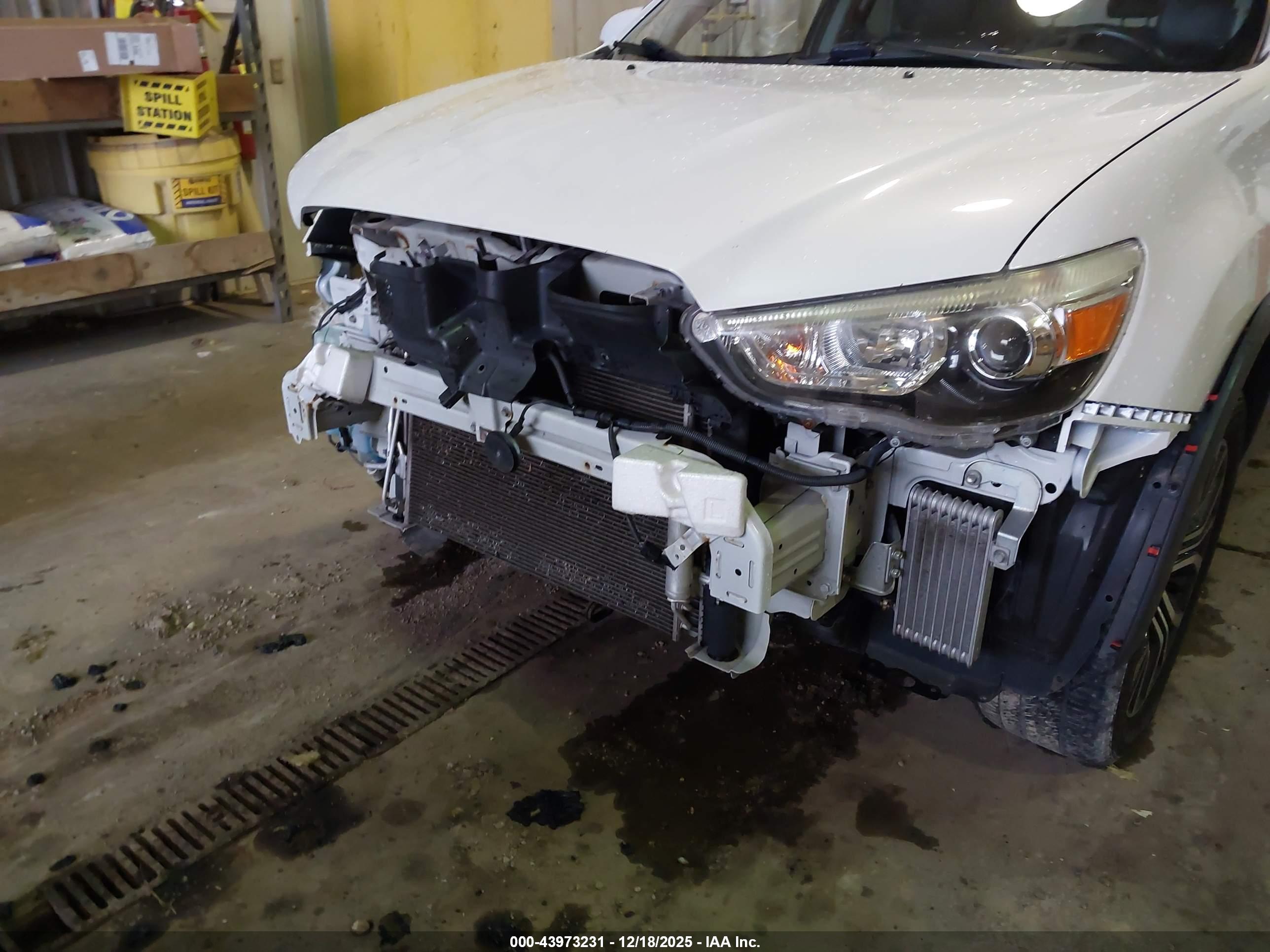 MITSUBISHI OUTLANDER image 6