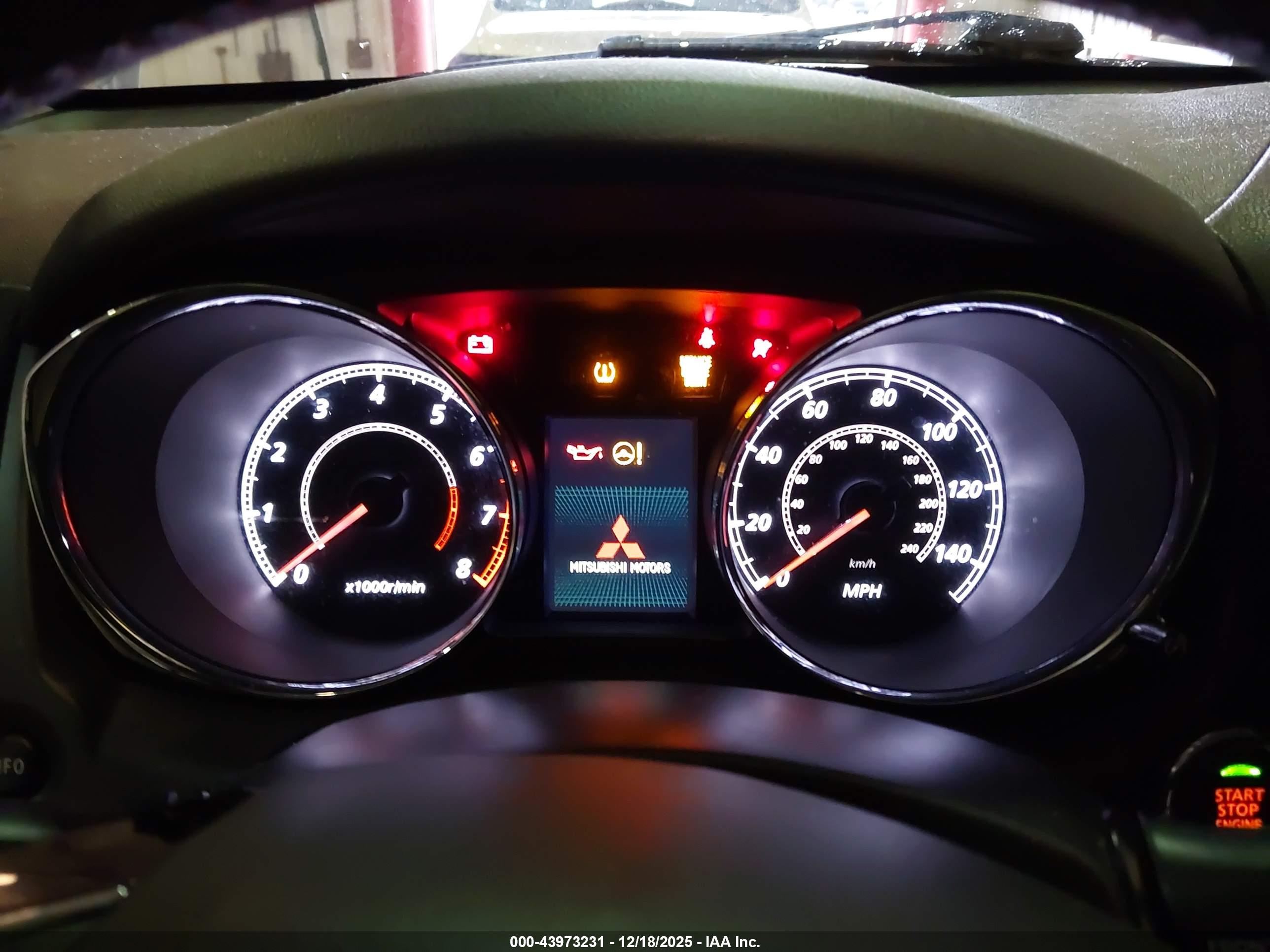 MITSUBISHI OUTLANDER image 7