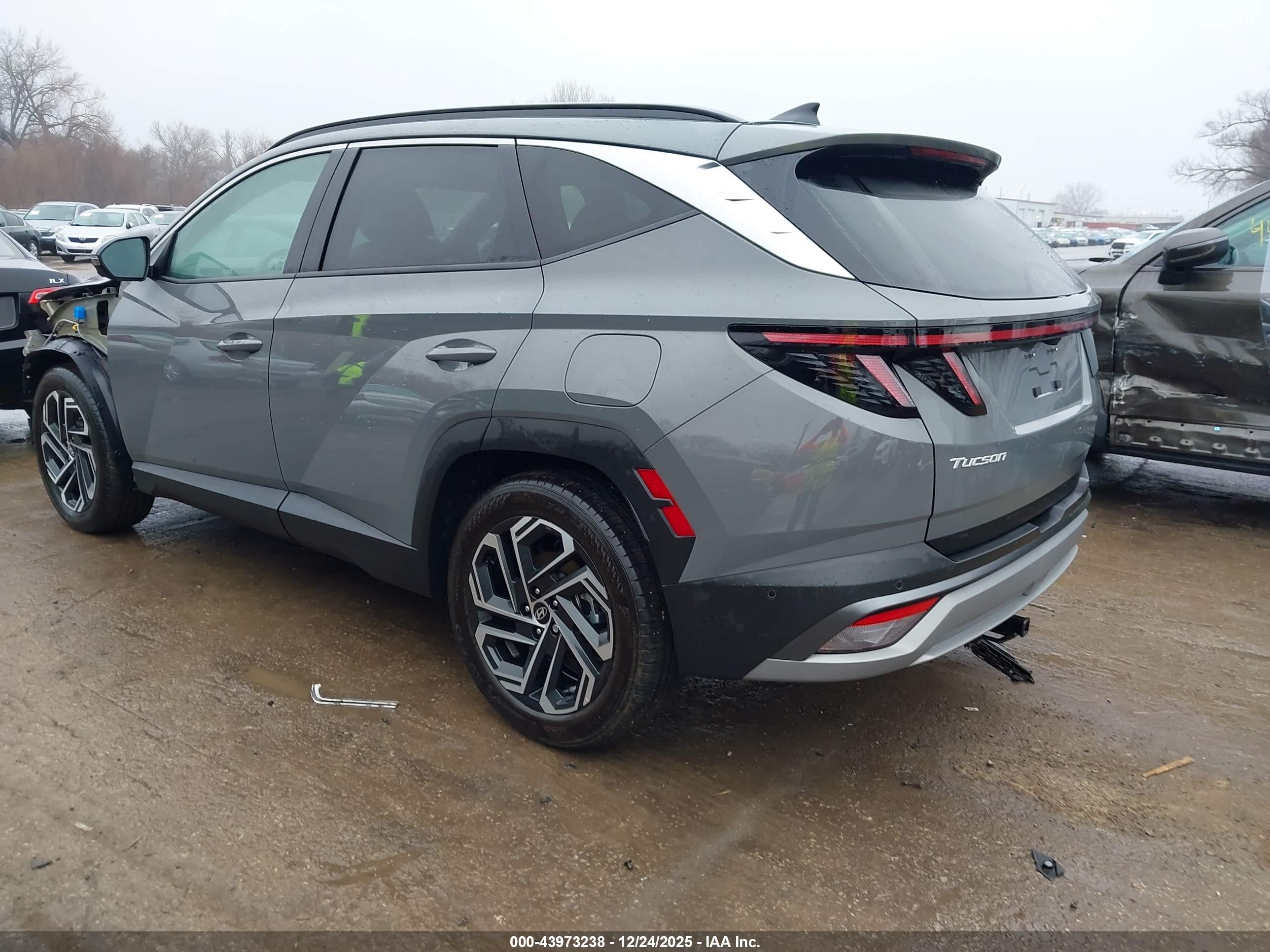 HYUNDAI TUCSON image 3