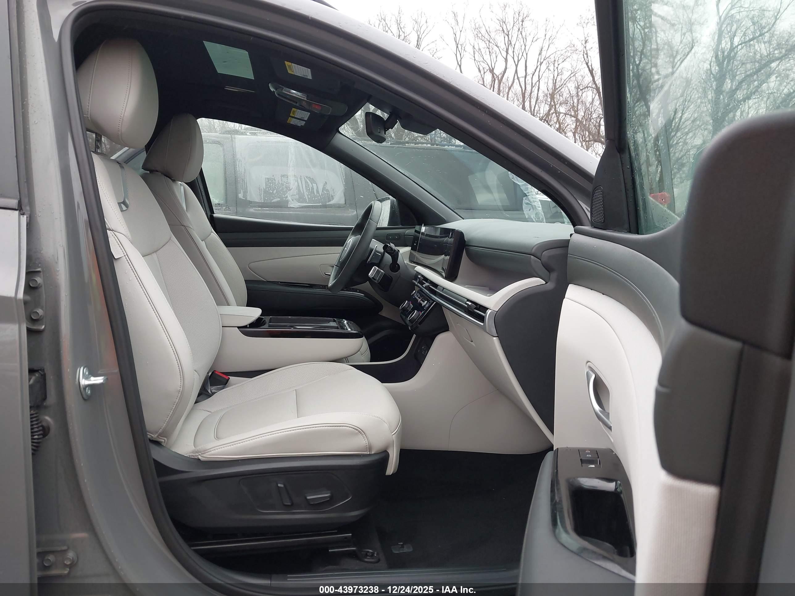 HYUNDAI TUCSON image 5