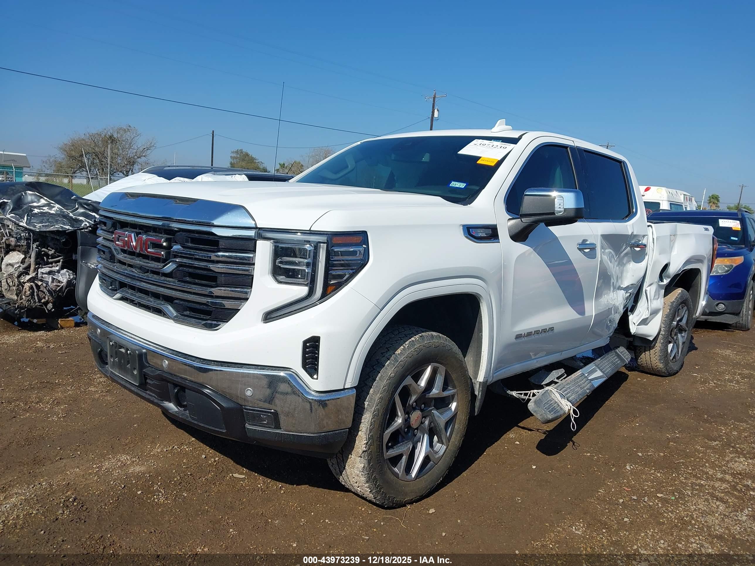 GMC SIERRA image 2