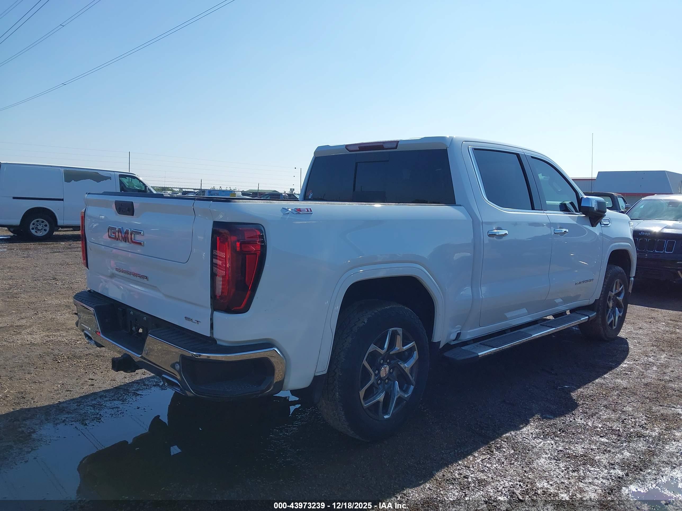 GMC SIERRA image 4