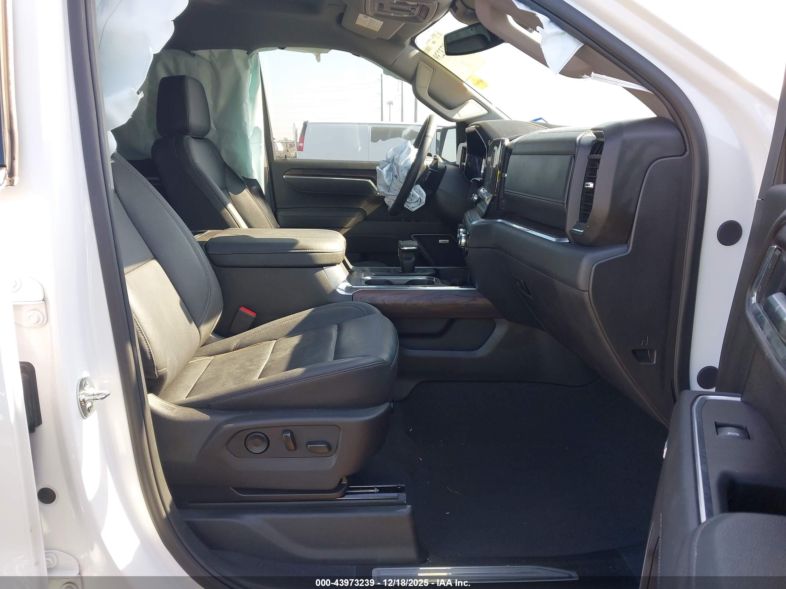 GMC SIERRA image 5