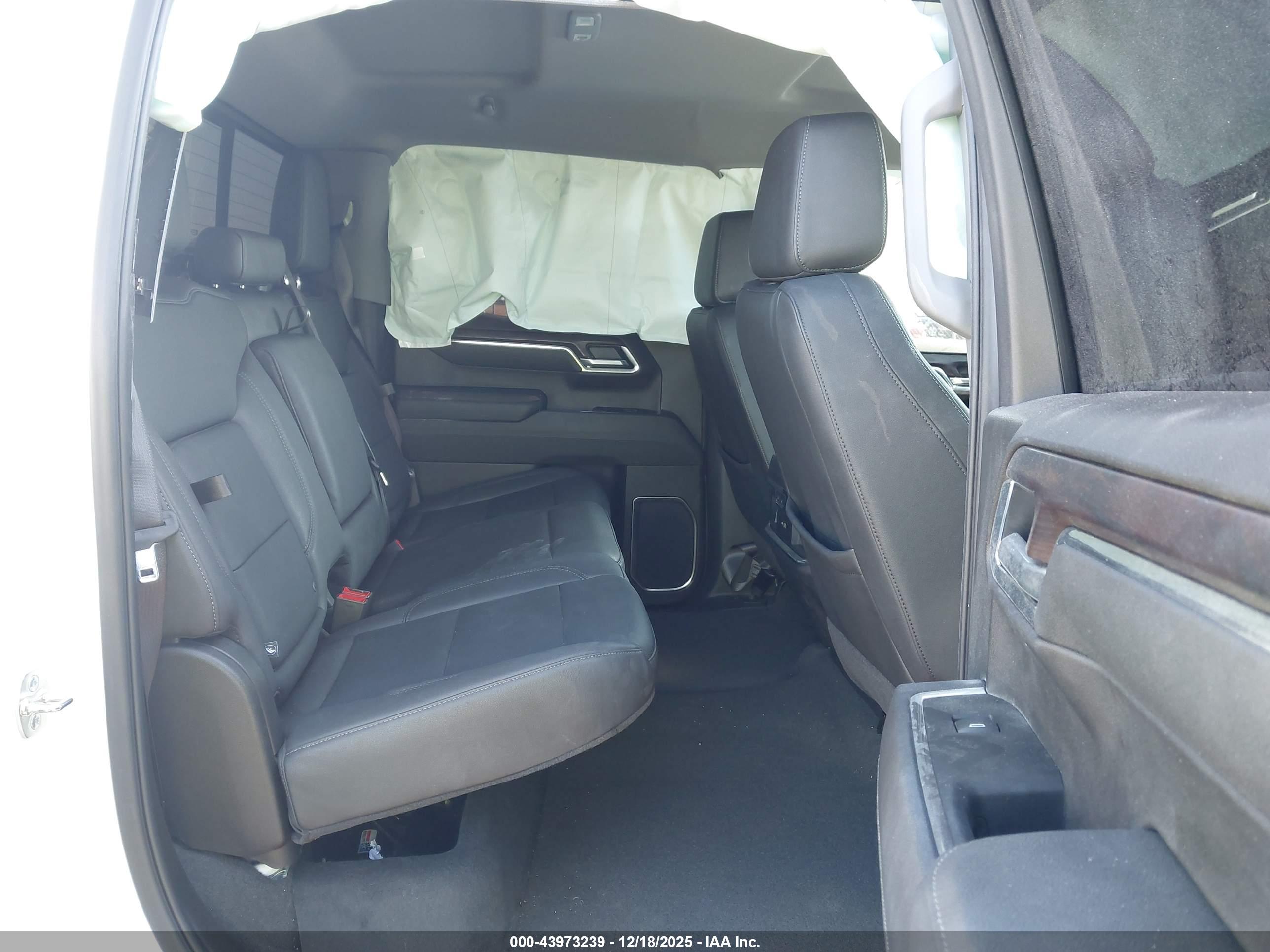 GMC SIERRA image 8