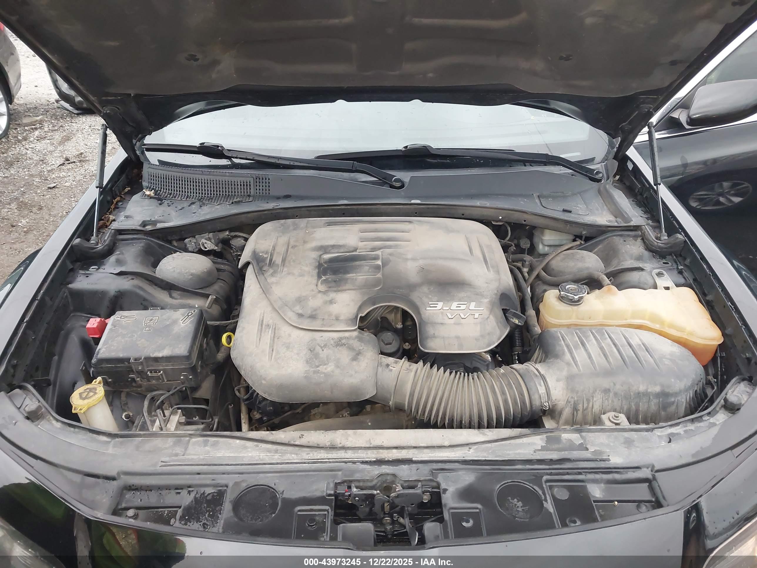 CHRYSLER 300 image 10