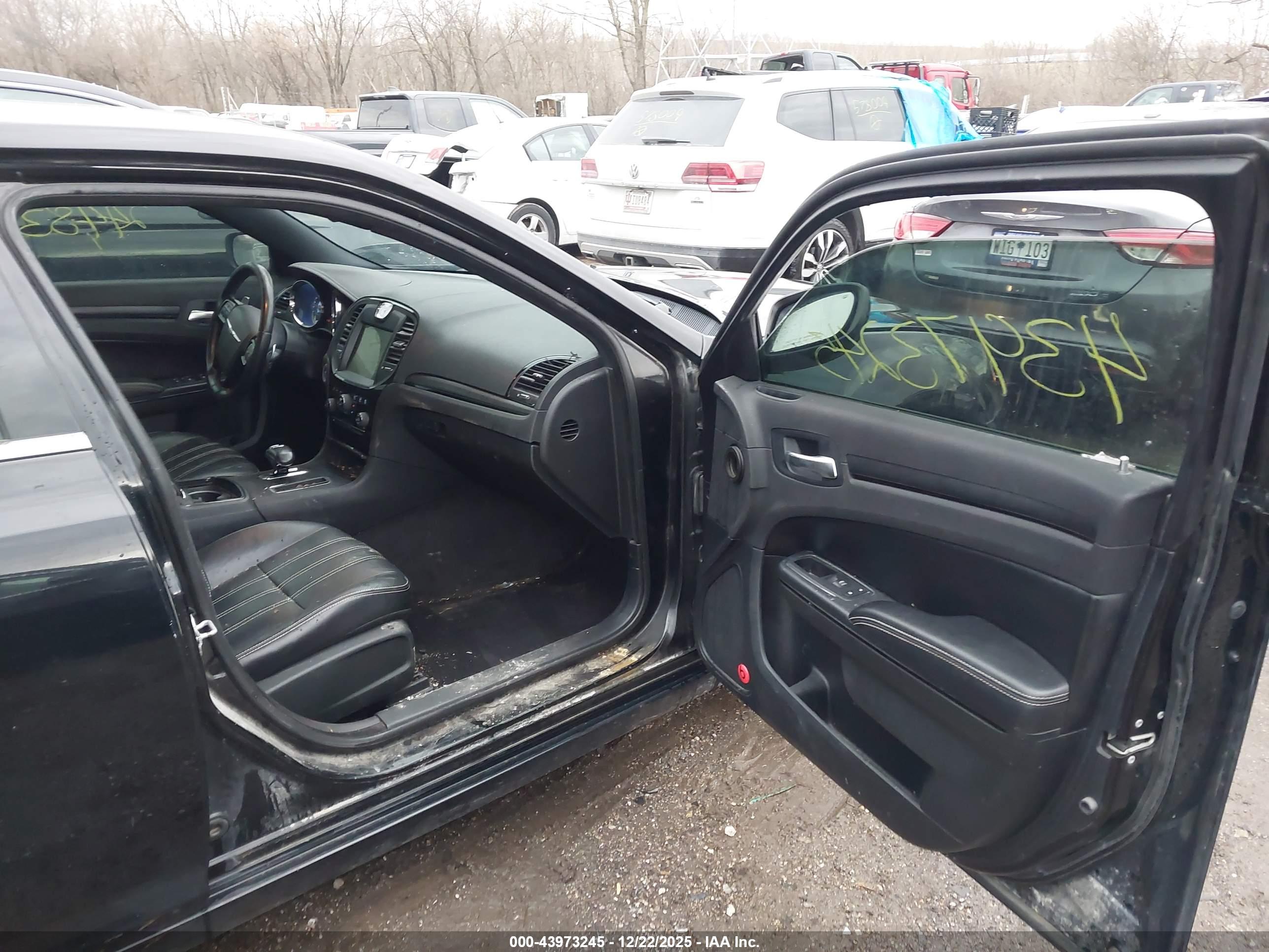CHRYSLER 300 image 5