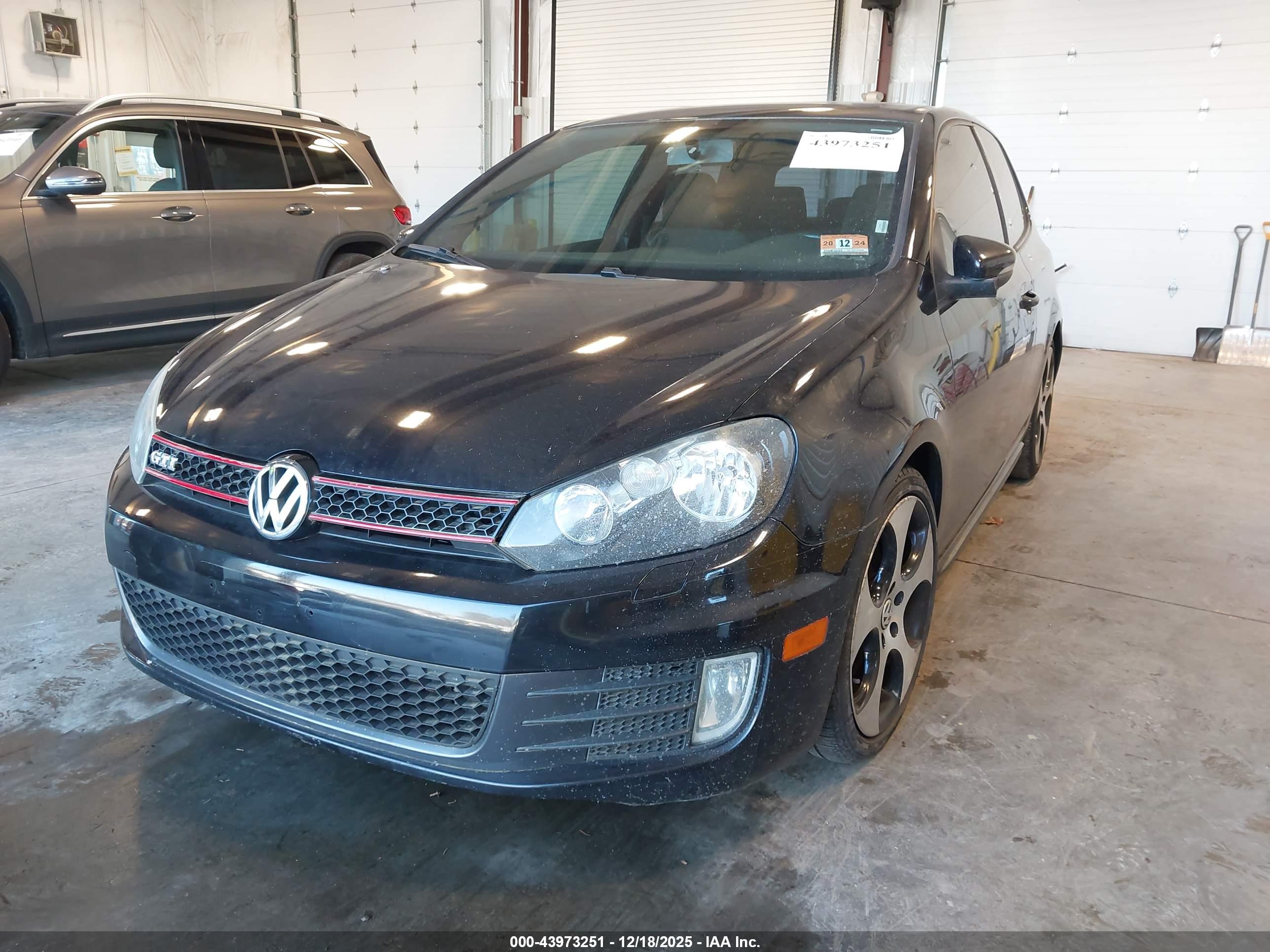 VOLKSWAGEN GTI image 2