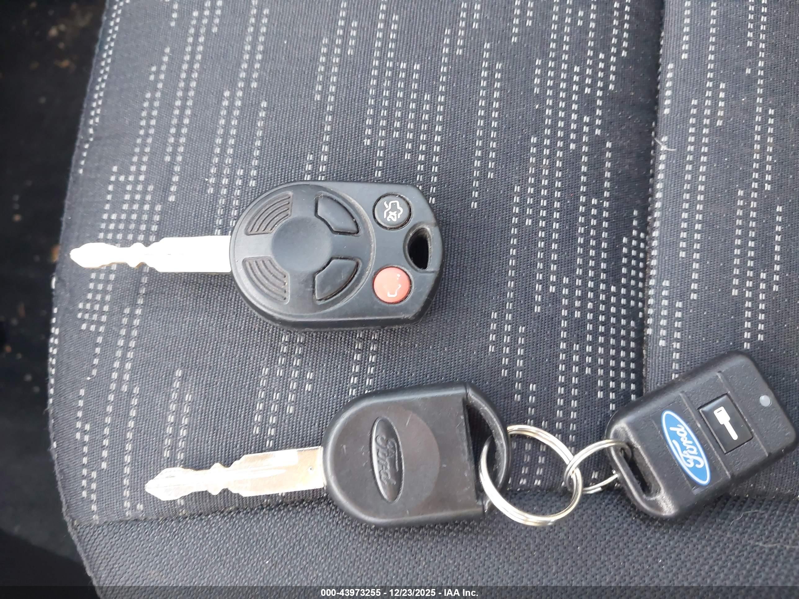 FORD FUSION image 11