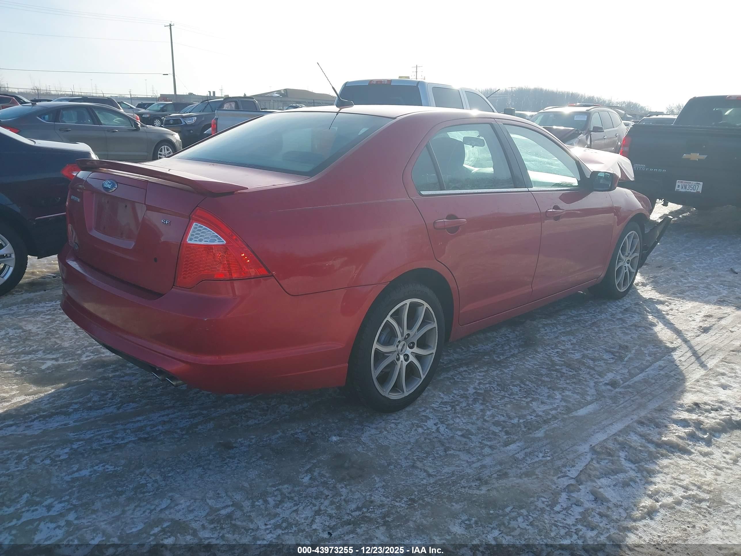 FORD FUSION image 4