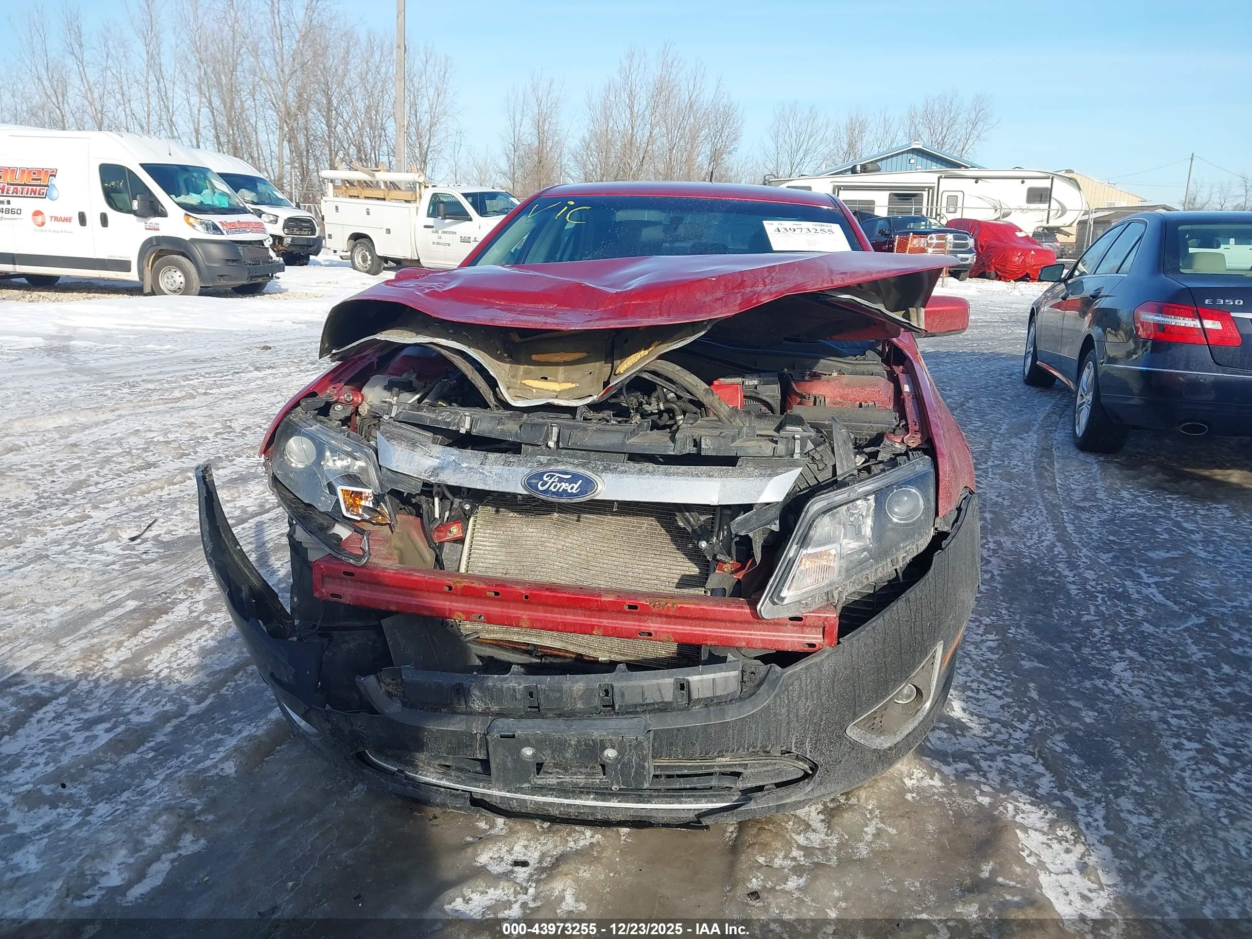 FORD FUSION image 6